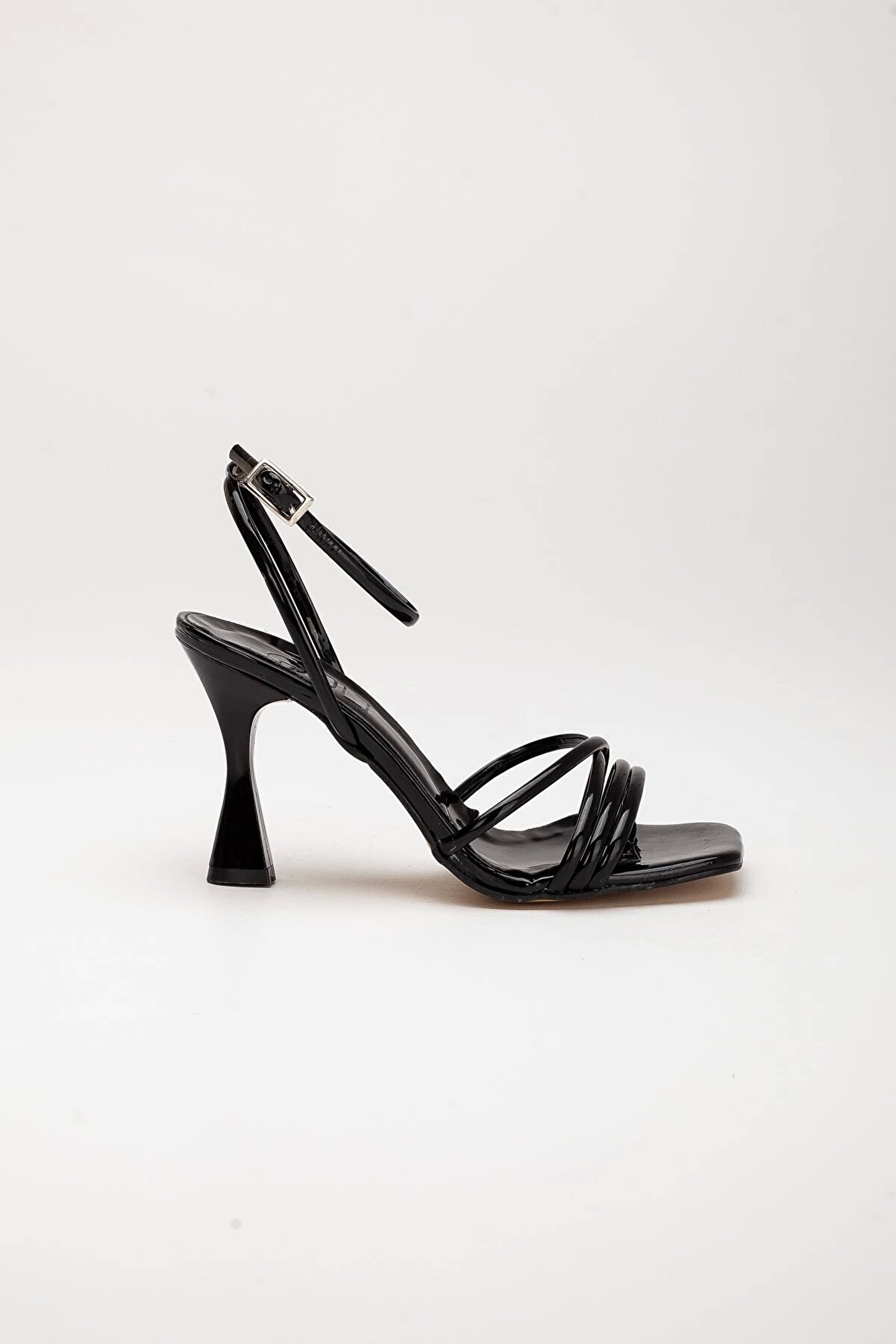 Lulo Kadın Şık Tarz Ince Bi̇yeli̇ Gece Ayakkabısı  Rugan