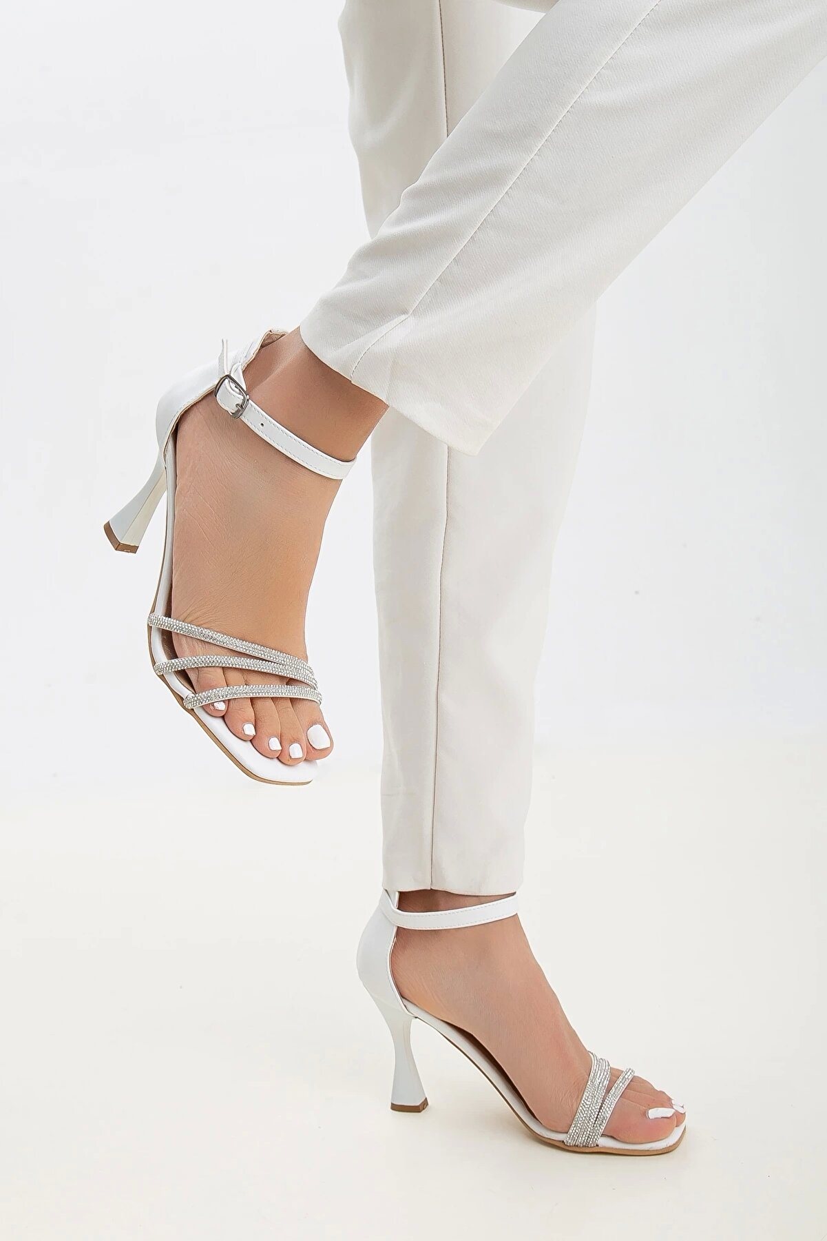 Gult Kadın Taş Bantlı Gece Ayakkabısı Beyaz