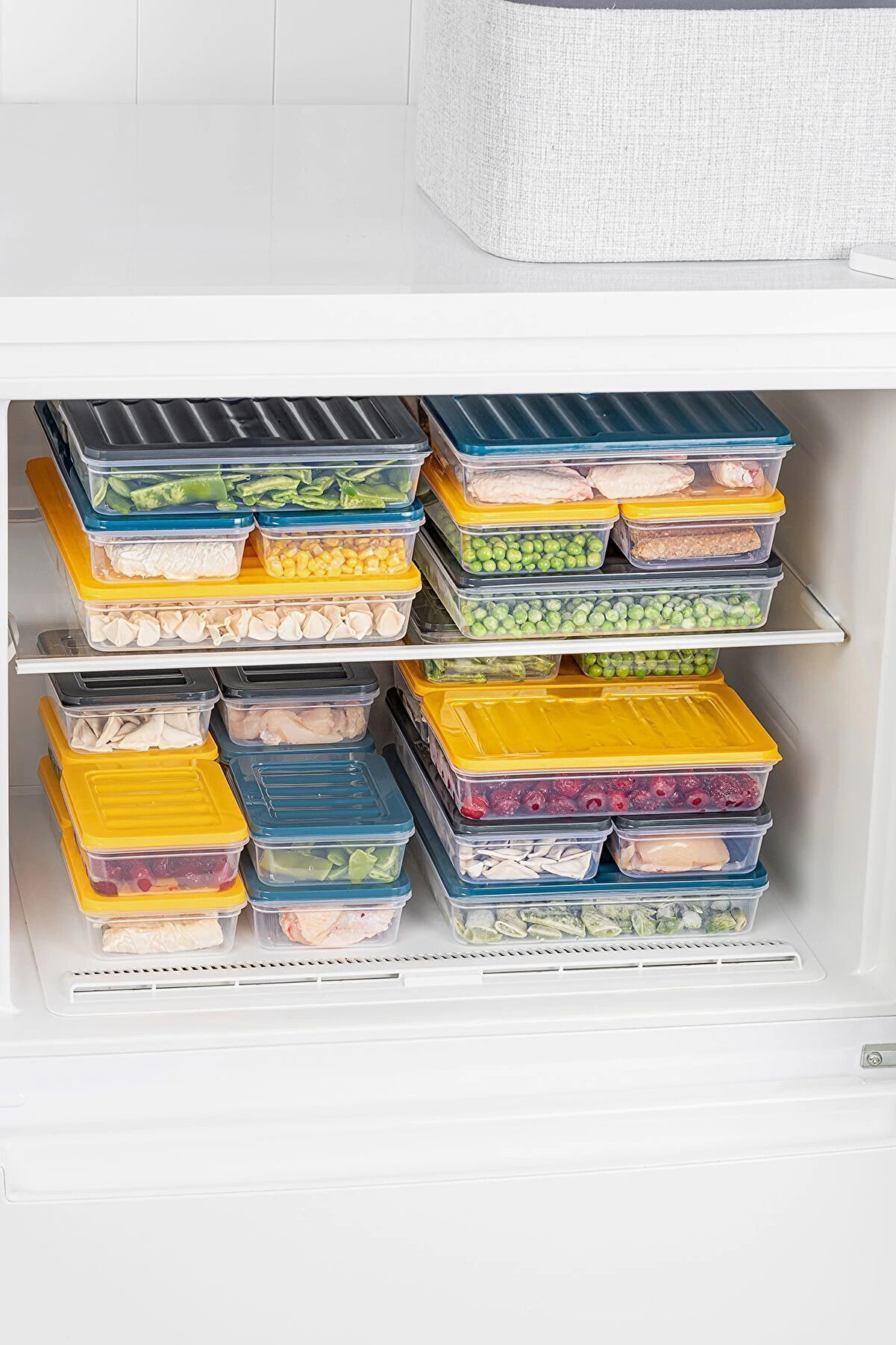 4 Lü Buzdolabı Organi̇zer Mi̇krodalga Ve Di̇fri̇ze Uygun Saklama Kabı Antrasi̇t 4 X 2400 Ml