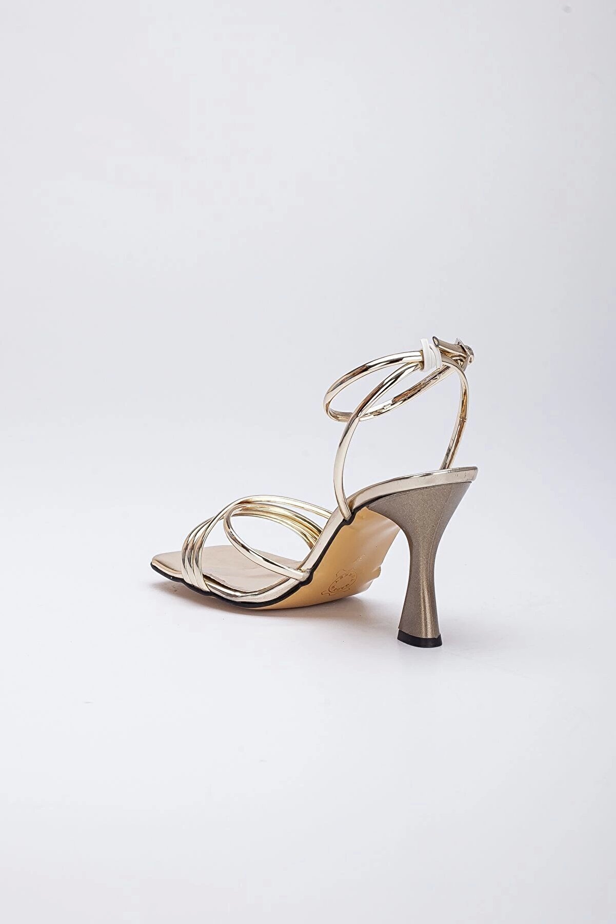 Lulo Kadın Şık Tarz Ince Bi̇yeli̇ Gece Ayakkabısı  Rugan