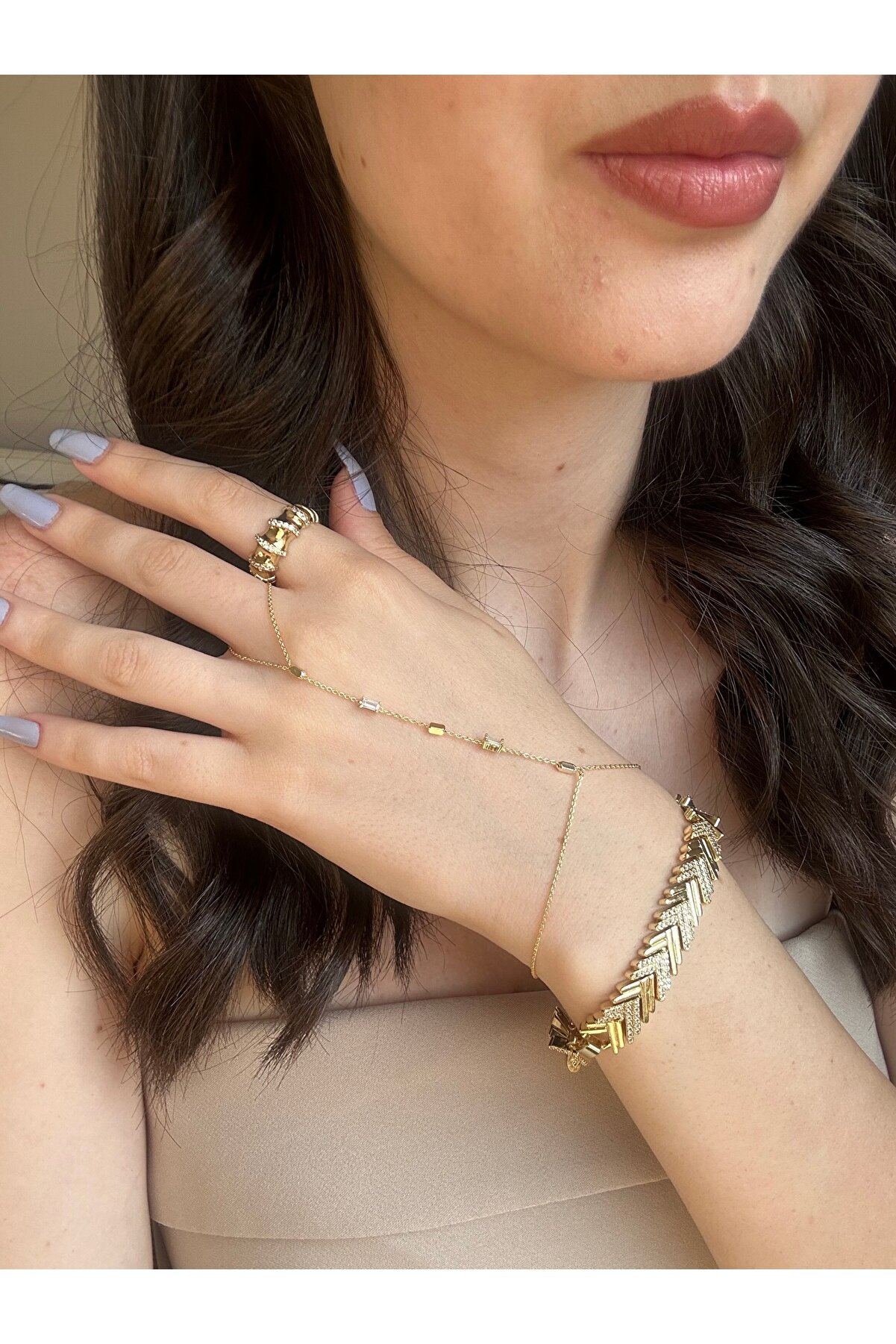 Ateli̇er Emi̇ne Zi̇rkon Taşlı Balık Sırtı Bi̇lekli̇k