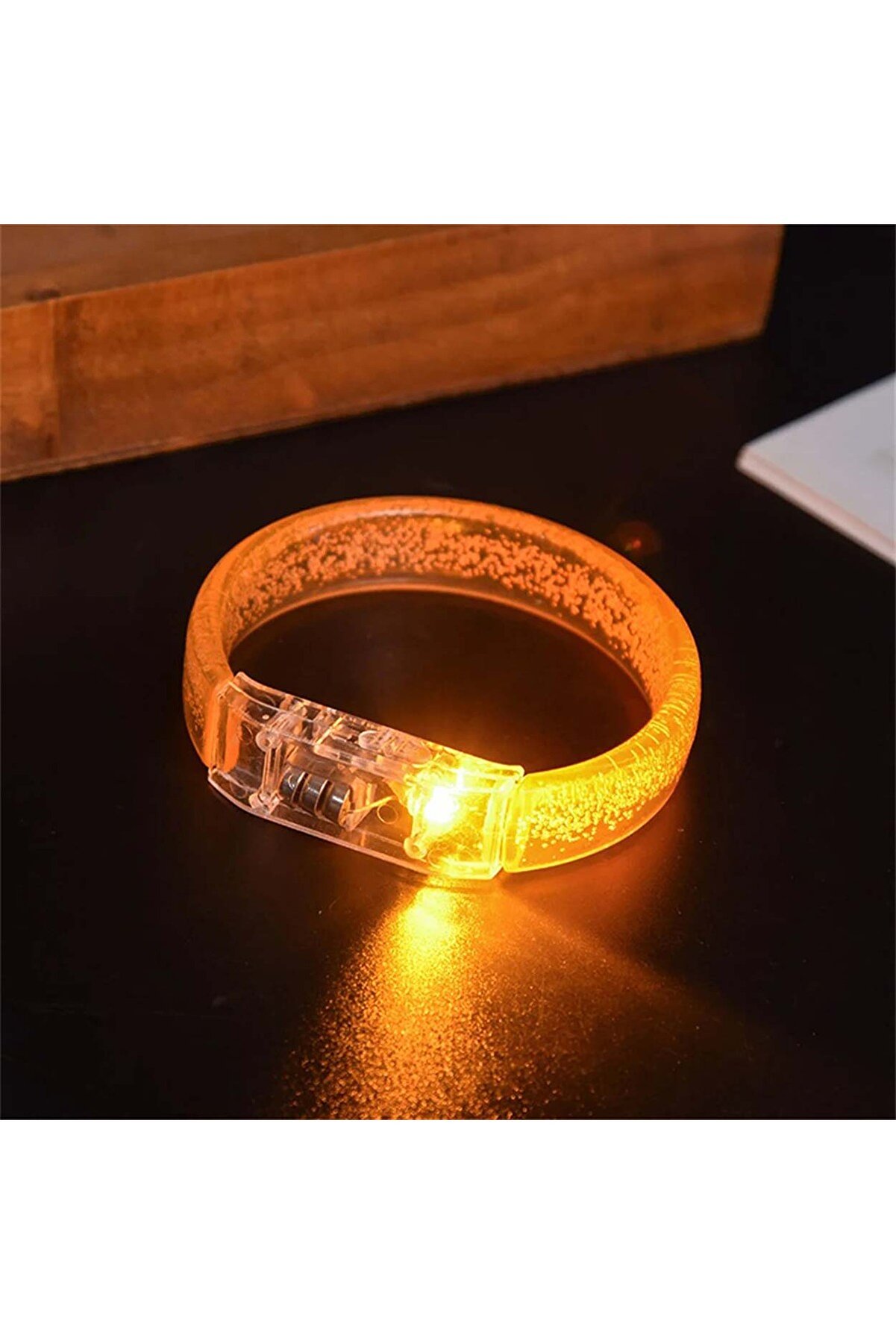 Go İthalat Turuncu Led Işıklı Baskı Yapılabi̇len Pi̇lli̇ Bi̇lekli̇k Bi̇lezi̇k 1,5 Cm Geni̇şli̇k (5258)