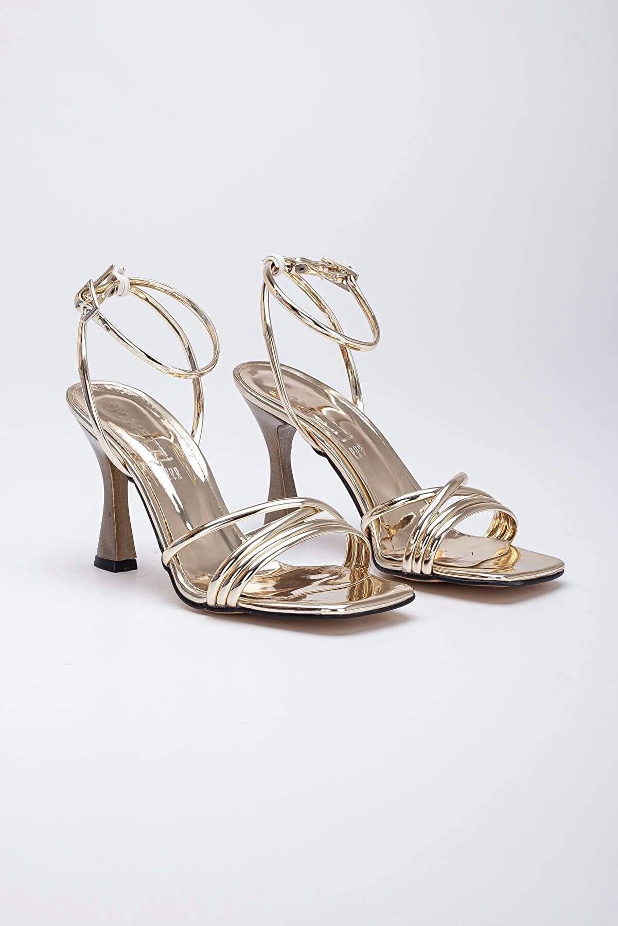 Lulo Kadın Şık Tarz Ince Bi̇yeli̇ Gece Ayakkabısı  Rugan