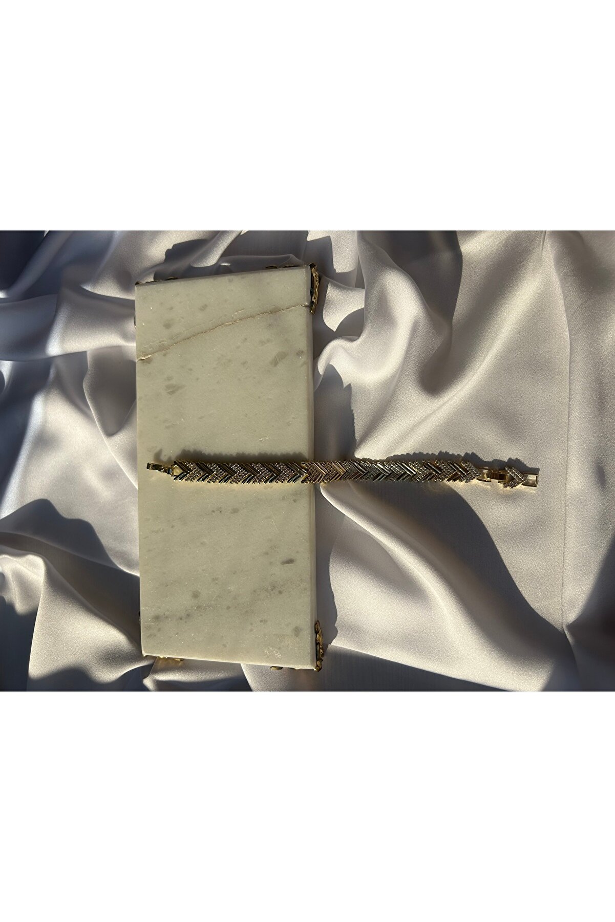 Ateli̇er Emi̇ne Zi̇rkon Taşlı Balık Sırtı Bi̇lekli̇k