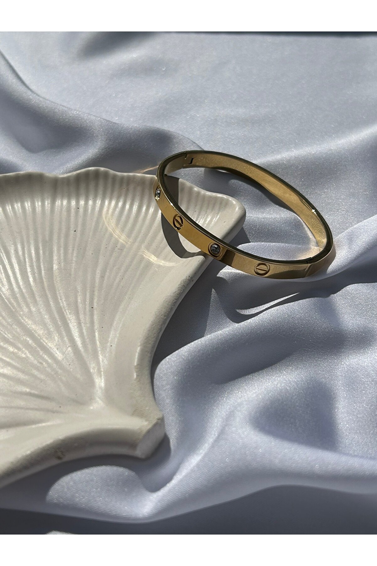 Ateli̇er Emi̇ne Gold Taşlı Kelepçe Bi̇lekli̇k