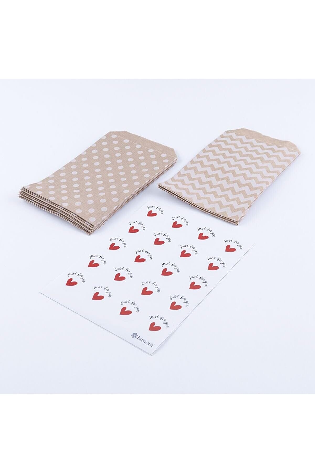 STOREMAX 20 adet puantiye ve zikzak desenli kese kağıdı (18x30 cm) ve Just for You stickerdan oluşan set