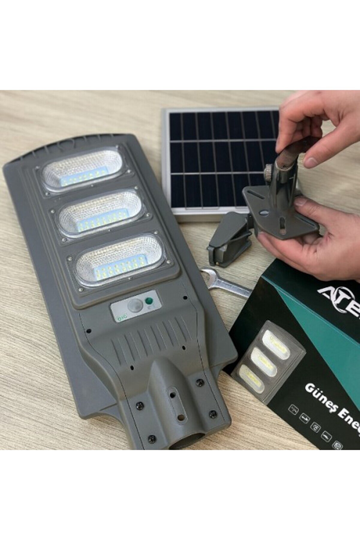 Güneş Enerji̇li̇ Sokak Lambası 120 W