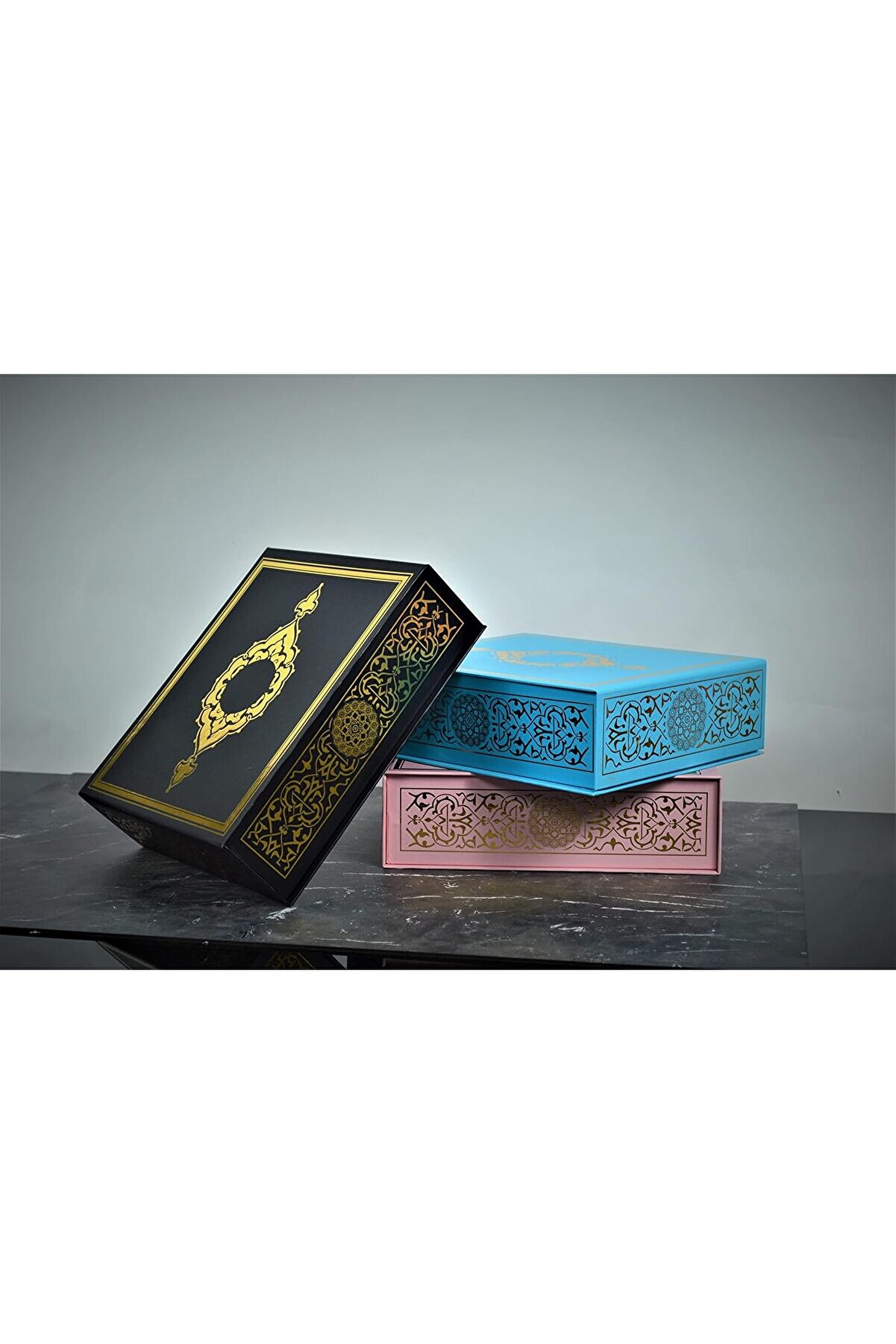 STOREMAX goldtrack Siyah Renk L&uuml;ks Yaldız Baskılı Hediye Kutusu "26 cm x 22 cm x 7.5 cm" 8691747571684599 gol