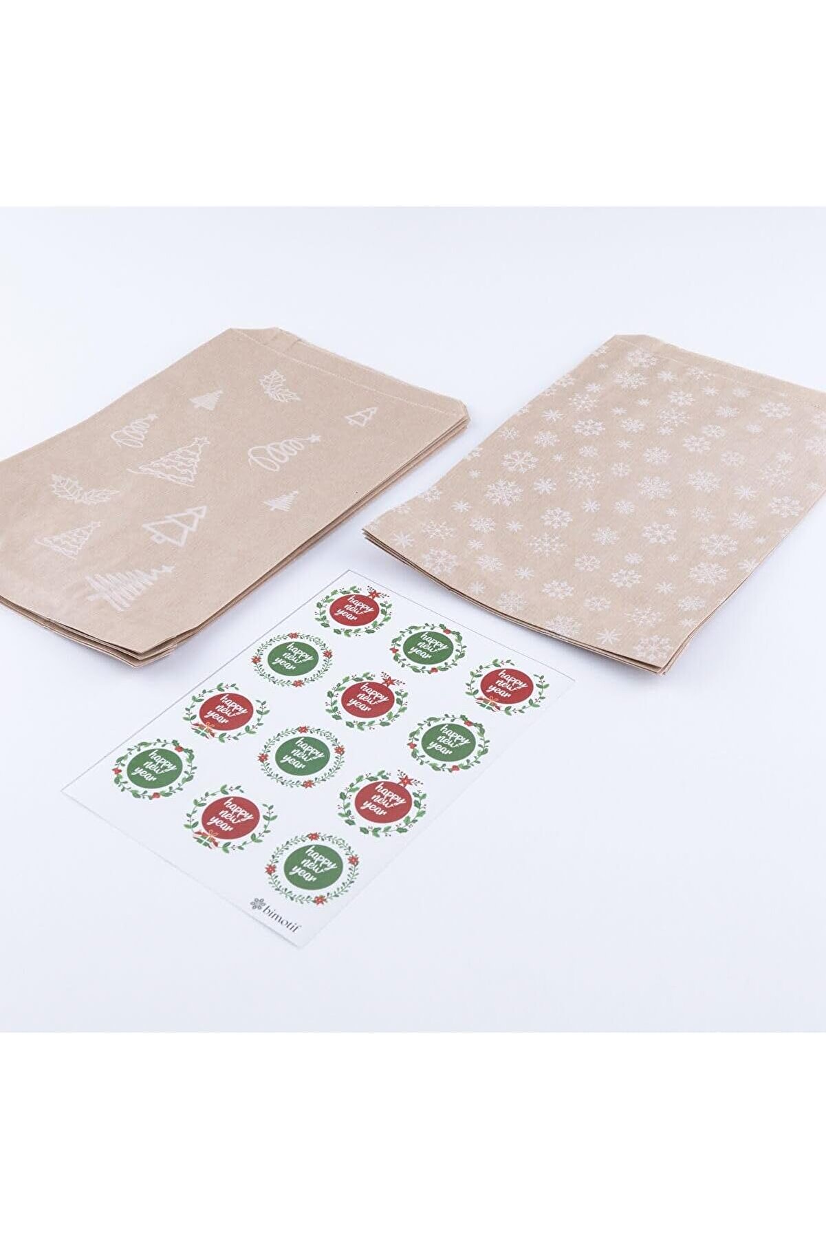 STOREMAX sersashop 20 adet çam ve kar desenli kese kağıdı (18x30 cm) ve happy new year stickerdan oluşan