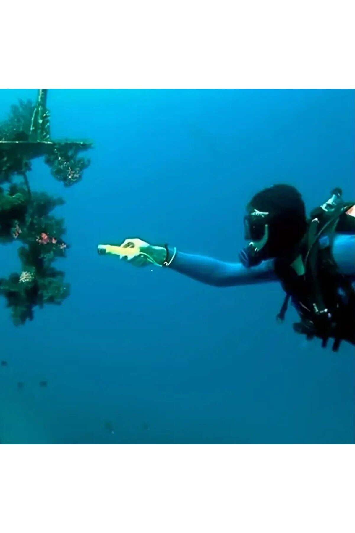 Go İthalat S&uuml;per Parlak Led Su Altı Dalış Feneri̇ &ndash; Taşınabi̇li̇r, Su Ge&ccedil;i̇rmez Ve Darbeye Dayanıklı El Feneri̇