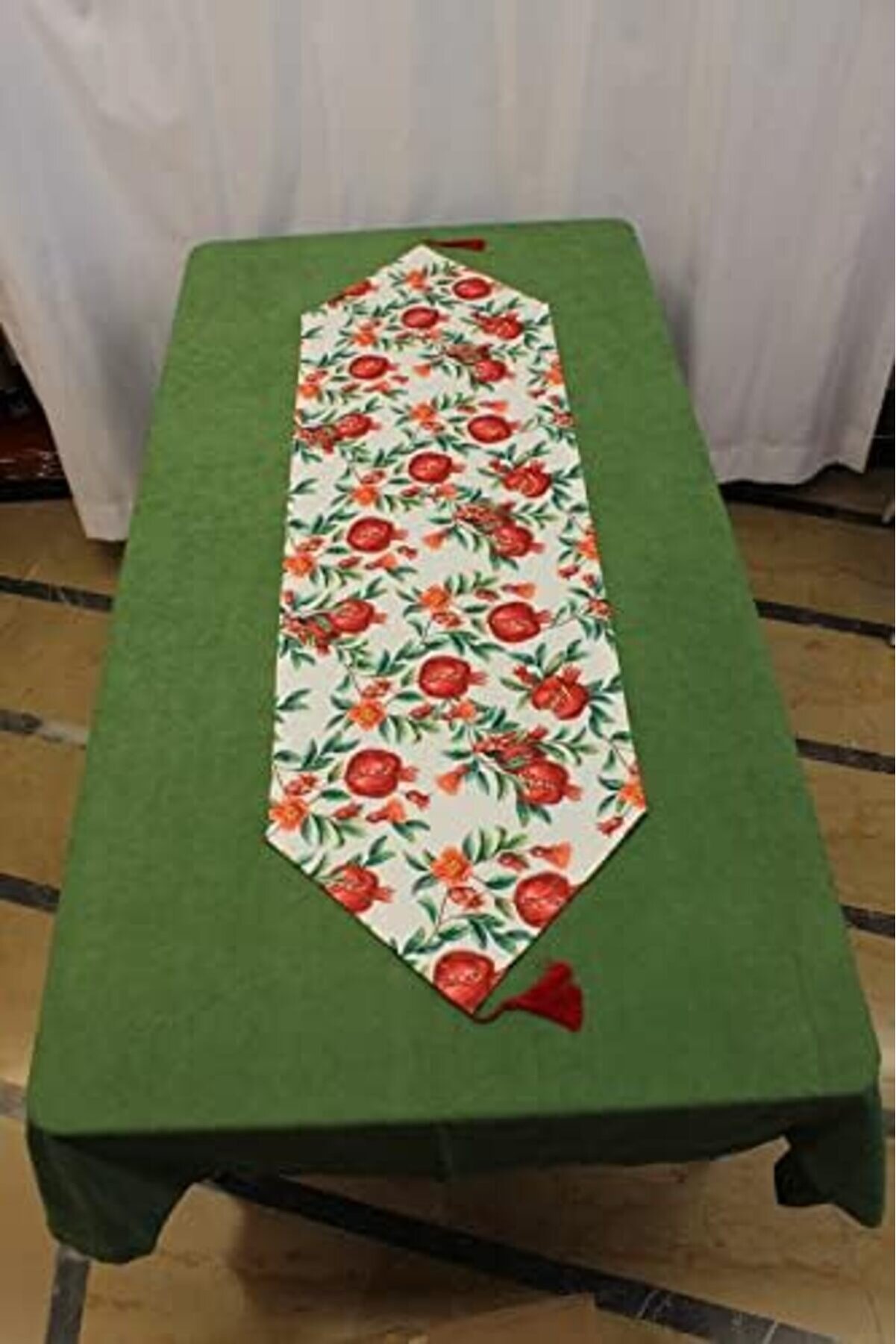 Modashi̇ne Desenli̇ Beyaz Zemi̇n Arka Plan Baskılı Runner Servi̇s 40X150 Cm Modavi̇be 1154065