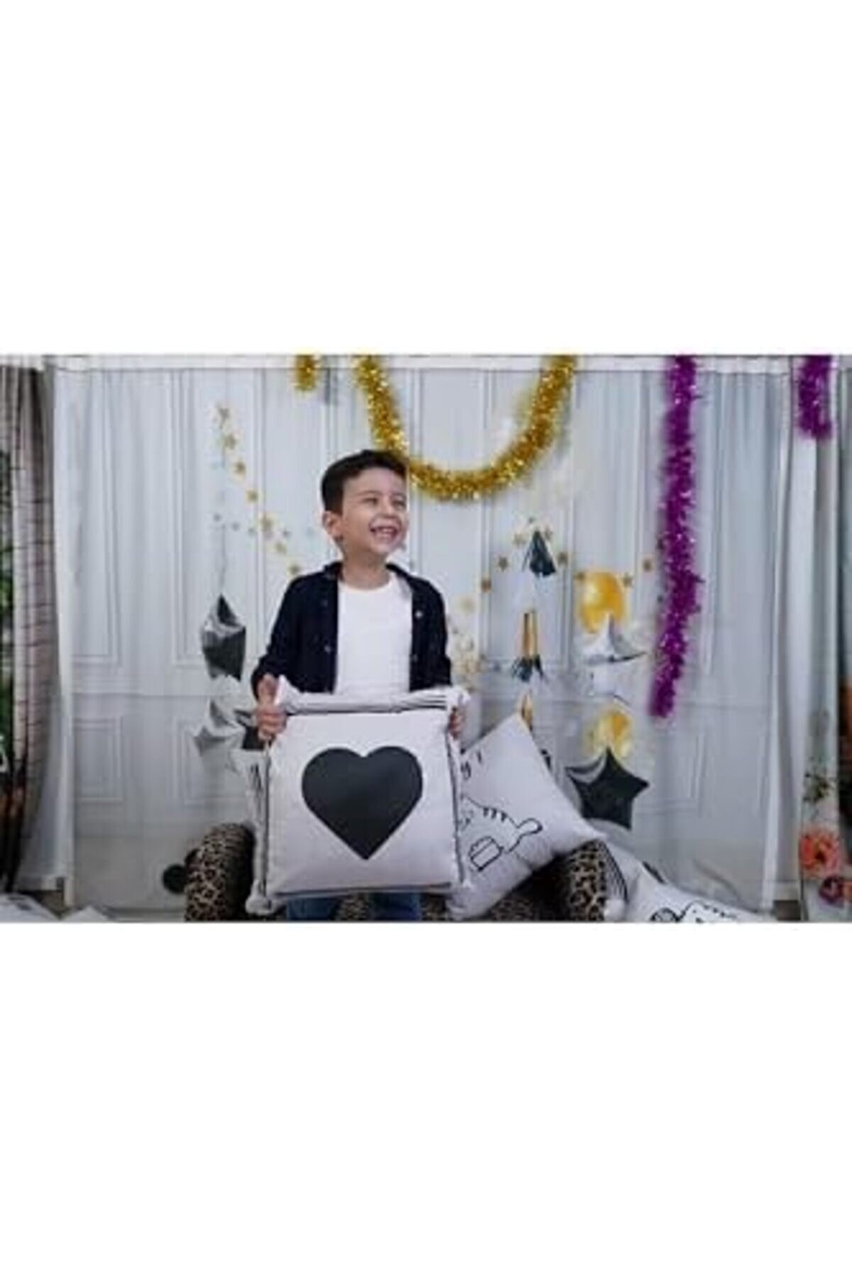 Harfli̇ Kırlent Kılıfı Kadi̇fe 43X43 Cm Çi̇ft Taraflı K Harfi̇ Kedi̇ Desenli̇ Evli̇li̇k Tekli̇fi̇ Doğum Günü