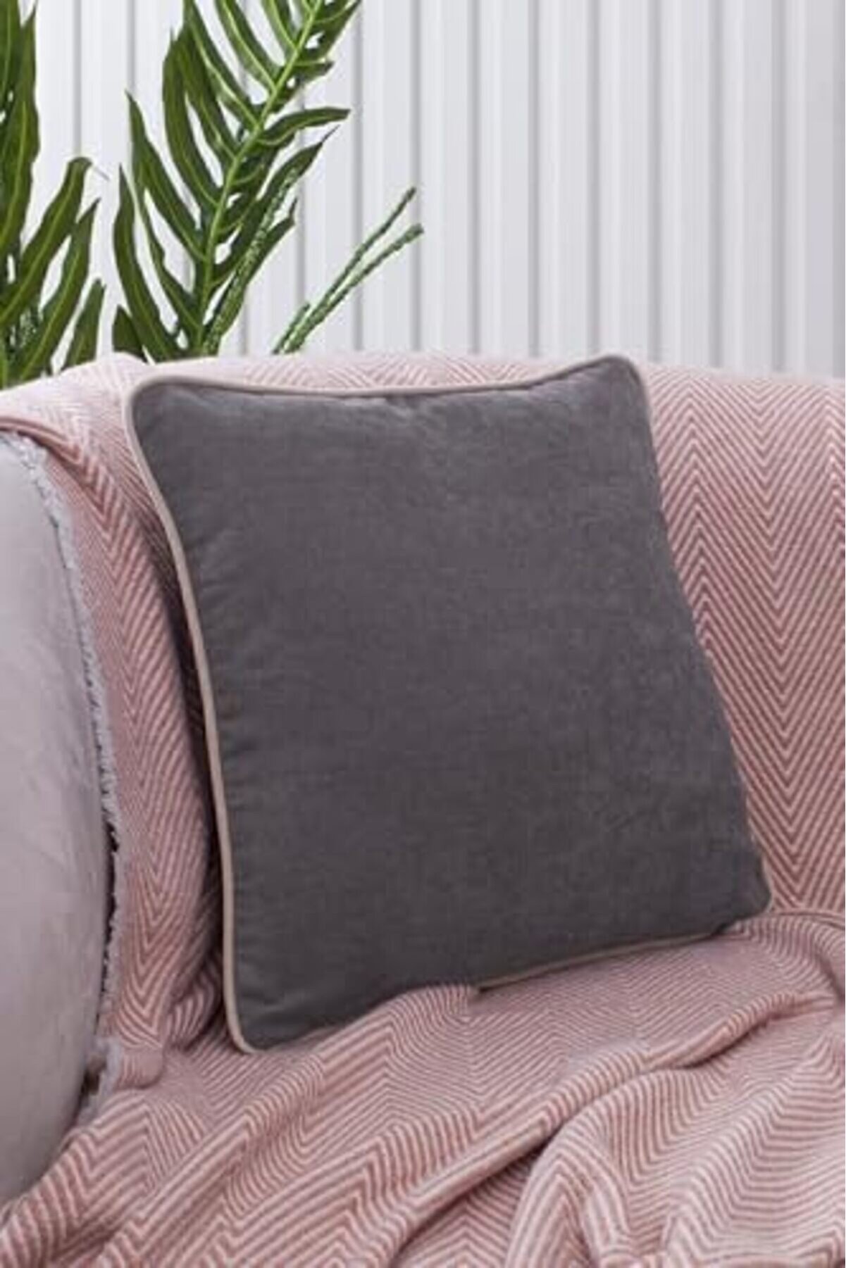 Renk Seçenekli̇ Krem Bi̇yeli̇ Gri̇ Kırlent Kılıfı Dekorati̇f Düz Sade Panoroma Panbi̇y Gri̇ Krem 45X45 101
