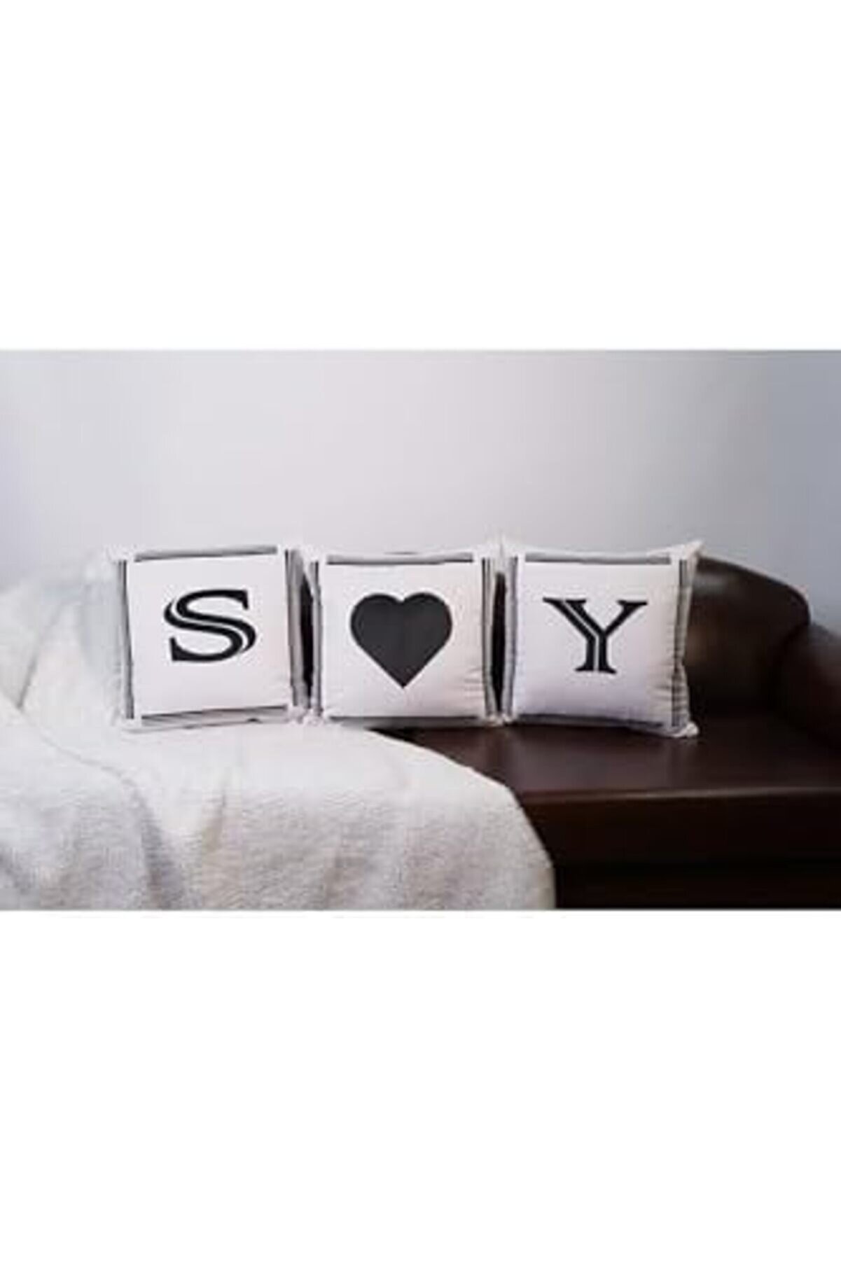 Harfli̇ Kırlent Kılıfı Kadi̇fe 43X43 Cm Çi̇ft Taraflı A Harfi̇ Kedi̇ Desenli̇ Evli̇li̇k Tekli̇fi̇ Doğum Günü