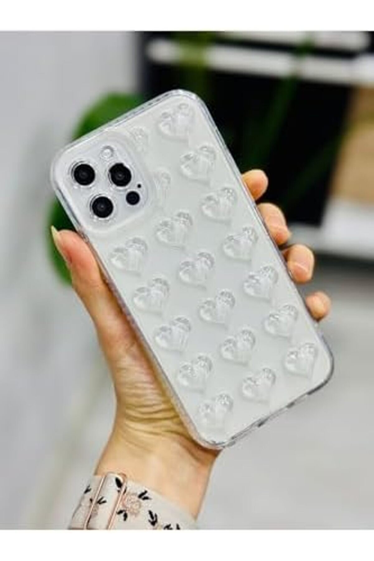 Aksesuar İphone 12 Ve 12 Pro İle Uyumlu 3D Kabartma Kalpli̇ Si̇li̇kon Kılıf 1014773