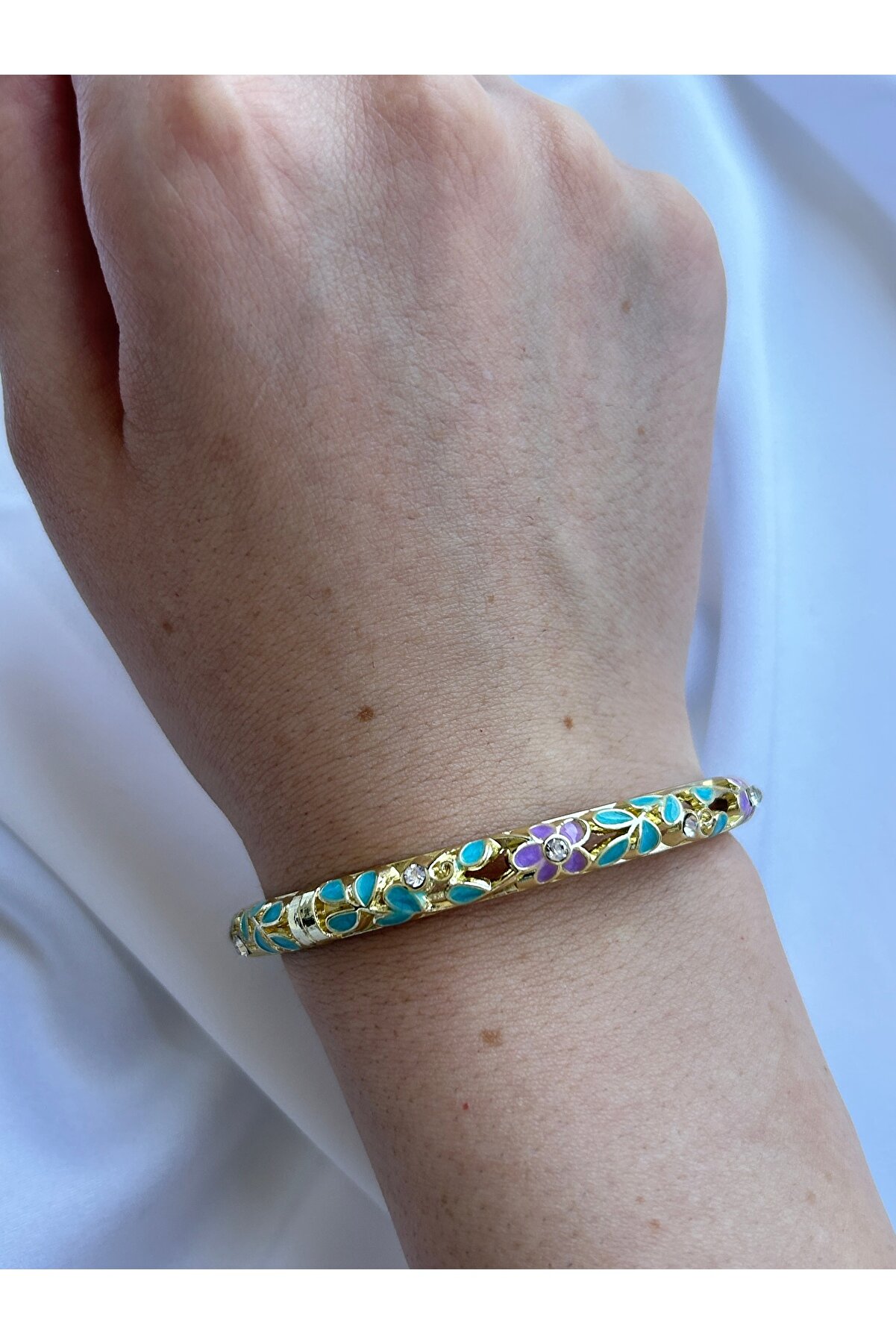 Ateli̇er Emi̇ne Yeşi̇l Mi̇neli̇ Çi̇çek Detay Kelepçe Bi̇lekli̇k