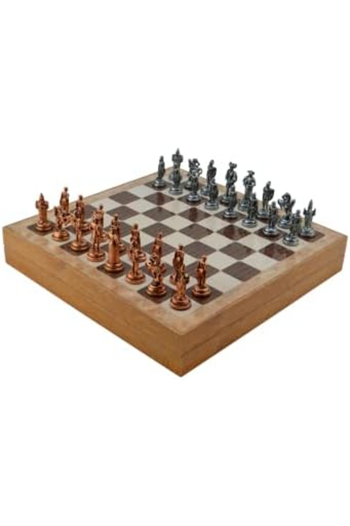 Orta Boy Metal İspanyol Satranç Takımı Ve Desenli̇ Sandıklı Mdf Tahtası (36X36X6 Cm.)