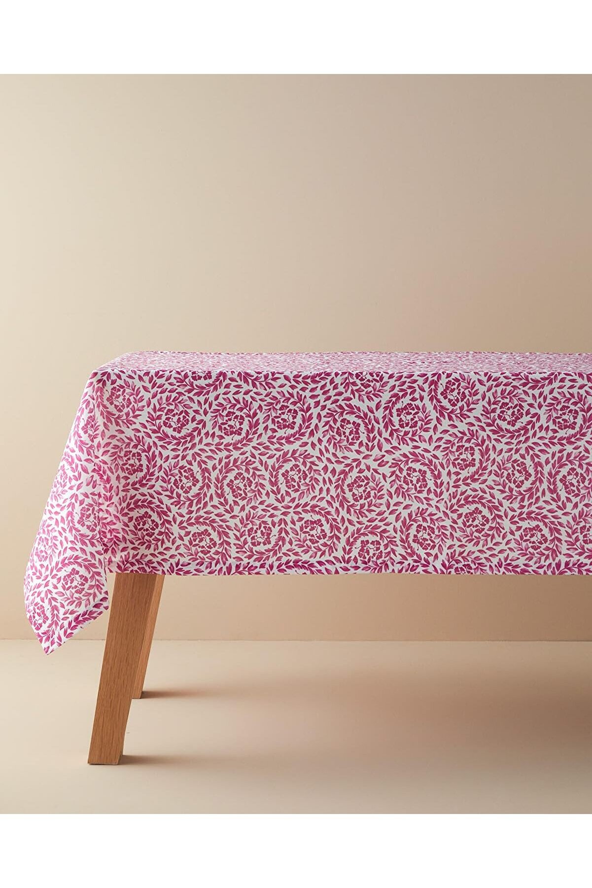 STOREMAX Carnival Floral Masa Örtüsü Fuşya 1014773