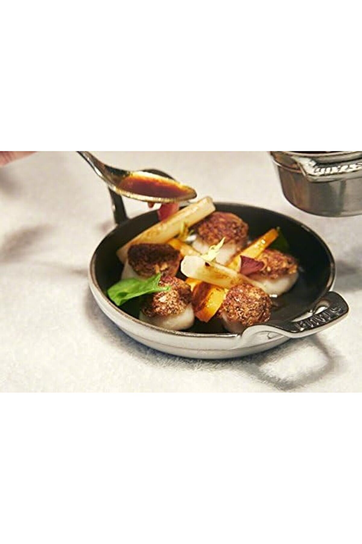 Modashi̇ne Toz İsti̇flenebi̇li̇r Fırın Kabı, Yuvarlak (16 Cm, 0,4 L İ&ccedil;eri̇si̇nde Bulunan Mat Si̇yah Kaplı T