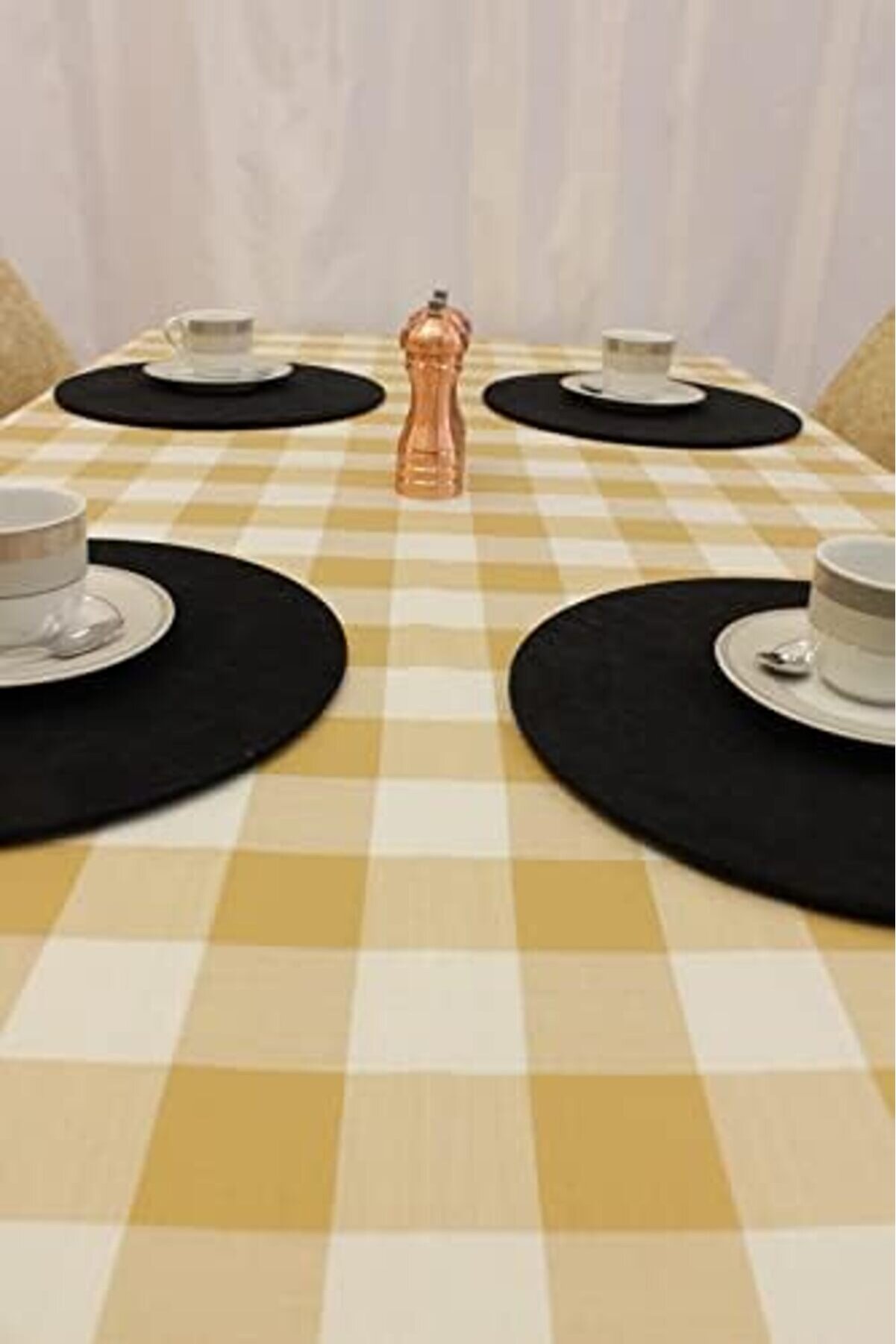 Renk Kare Desenli̇ Full Akri̇li̇k Dokuma Masa Örtüsü 150X220 Cm 1014773