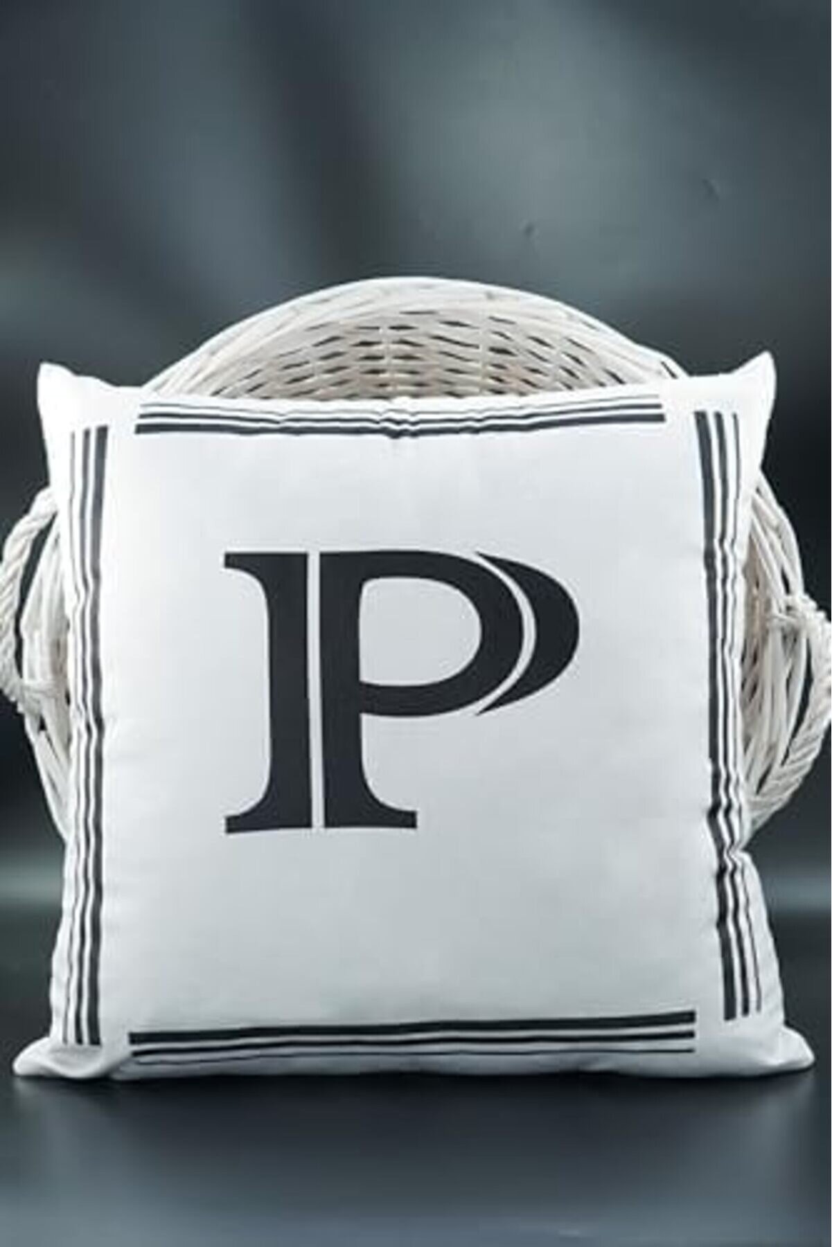 Harfli̇ Kırlent Kılıfı Kadi̇fe 43X43 Cm &Ccedil;i̇ft Taraflı P Harfi̇ Kedi̇ Desenli̇ Evli̇li̇k Tekli̇fi̇ Doğum G&uuml;n&uuml;