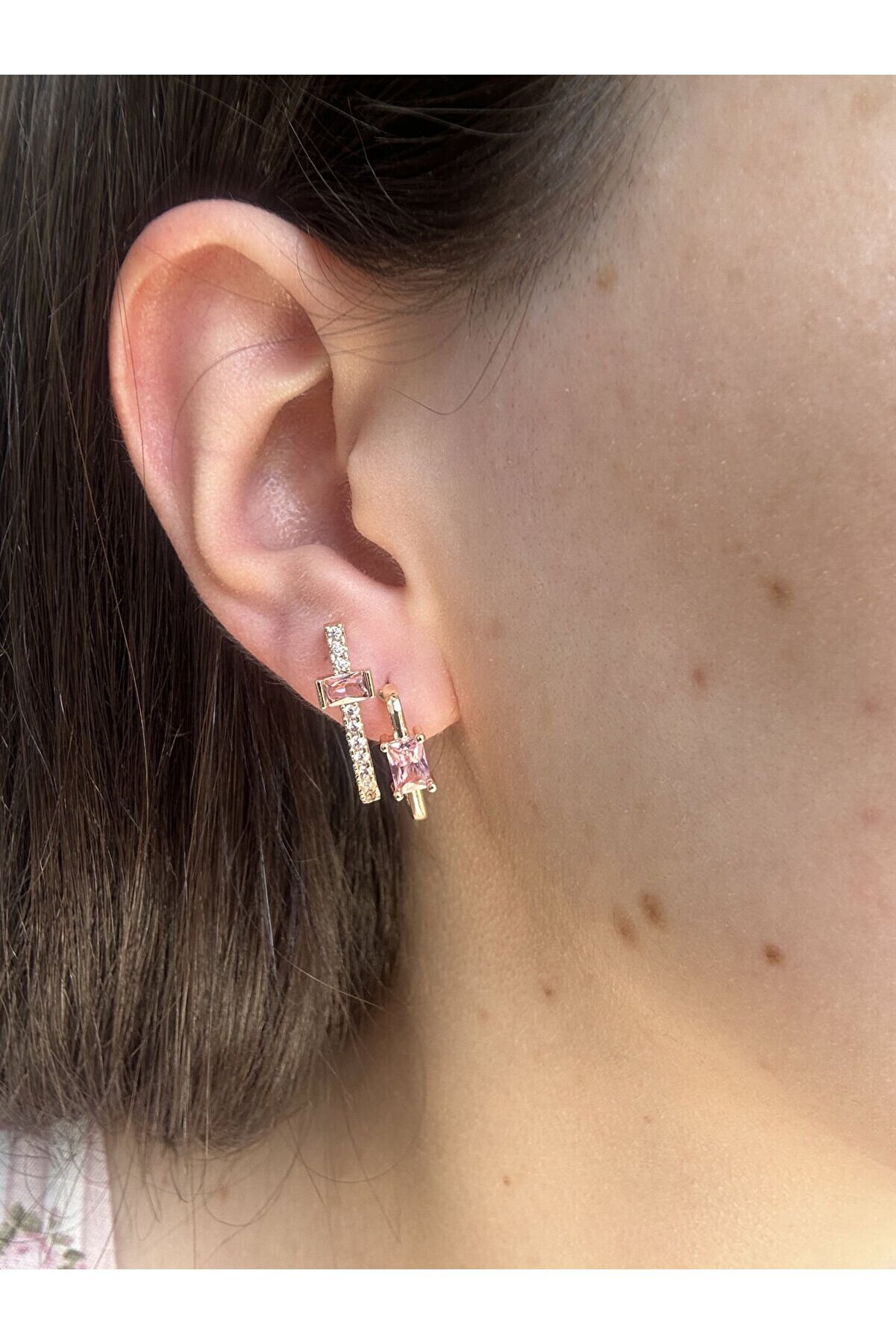 Ateli̇er Emi̇ne Pembe Zi̇rkon Taş Detaylı Küpe