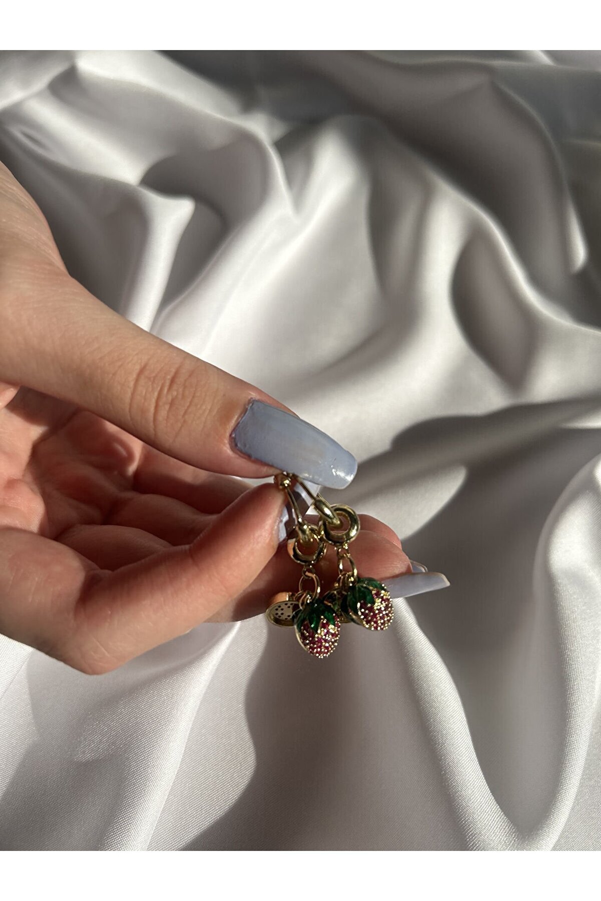 Ateli̇er Emi̇ne Üç Boyut Çi̇lekli̇ Charm Küpe