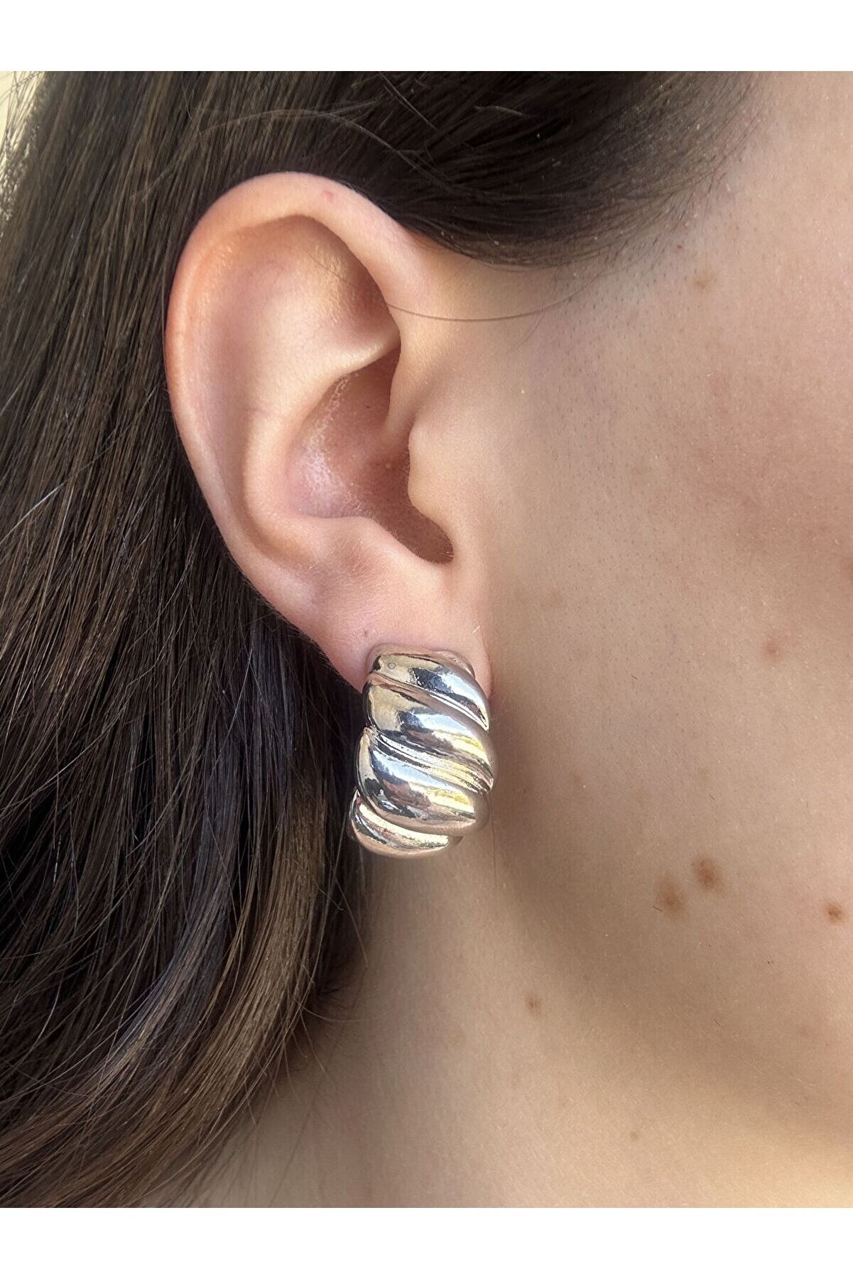 Ateli̇er Emi̇ne Dalgalı Bombe Küpe