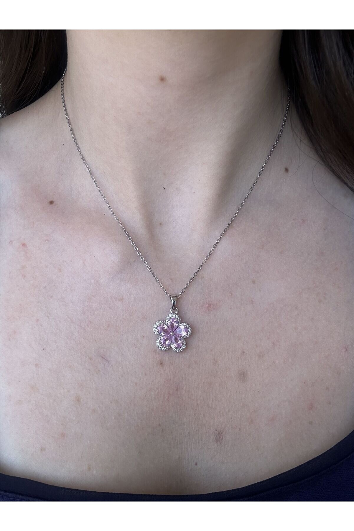 Ateli̇er Emi̇ne Pembe Çi̇çek Kolye