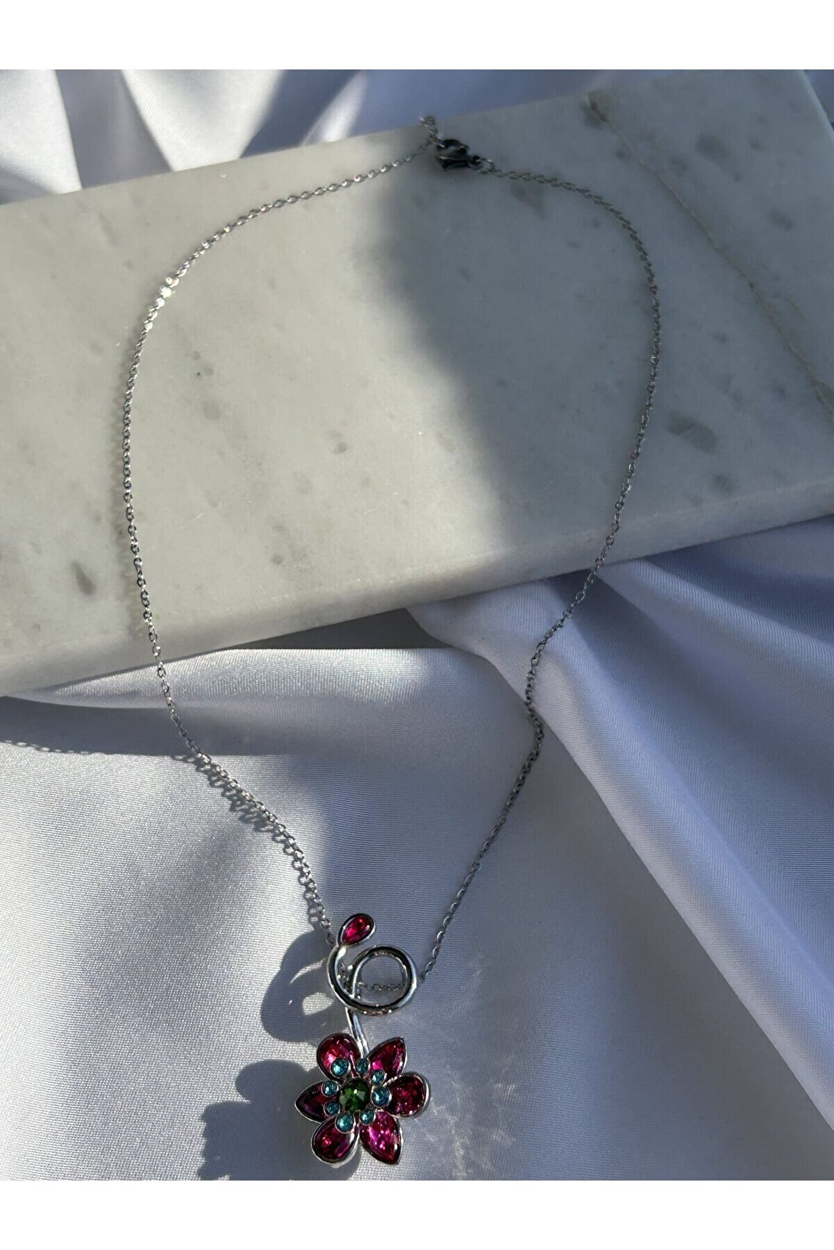 Ateli̇er Emi̇ne Pembe Idylli̇a Kolye