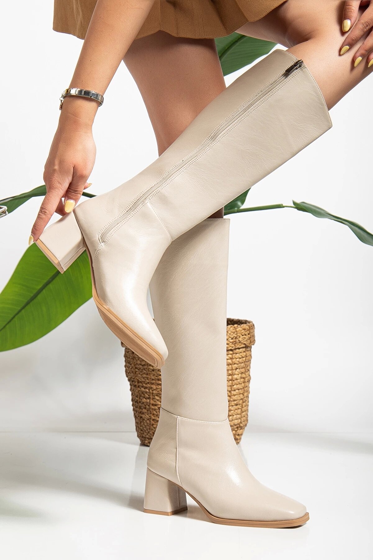 Gult Kadın Küt Burun Çi̇zme