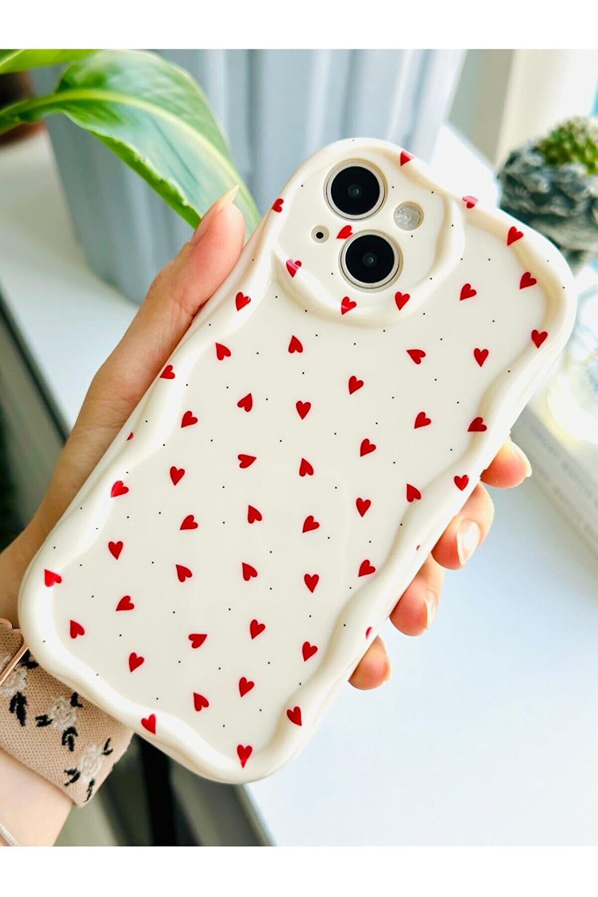 STOREMAX Aksesuar 14 Ve 15 ile Uyumlu Kırmızı Kalpler BASKI Desenli Silikon Kılıf 1014773