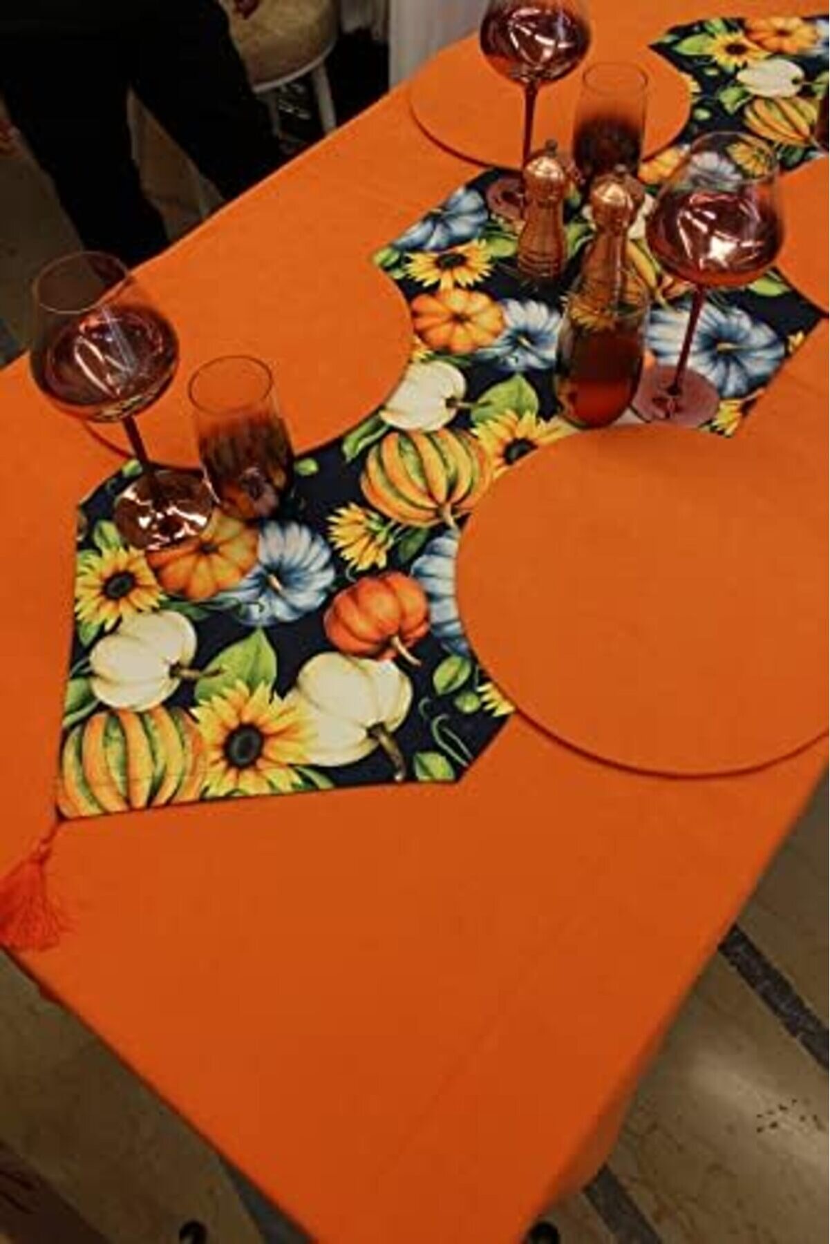 Pltnstoreshop Kabağı Desenli̇ Si̇yah Arka Plan Di̇ji̇tal Baskılı Runner Ameri̇kan Servi̇s 40X150 Cm Pltnst