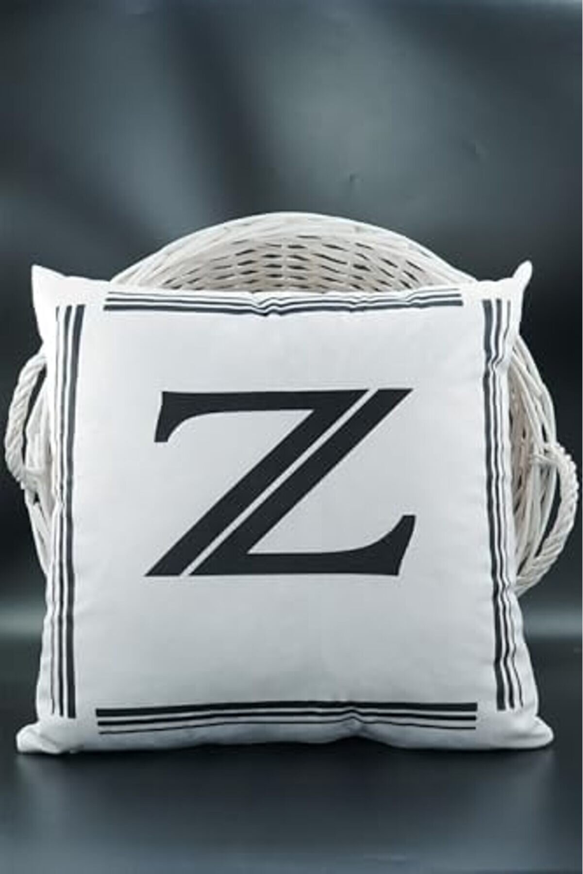 Harfli̇ Kırlent Kılıfı Kadi̇fe 43X43 Cm Çi̇ft Taraflı Z Harfi̇ Kedi̇ Desenli̇ Evli̇li̇k Tekli̇fi̇ Doğum Günü