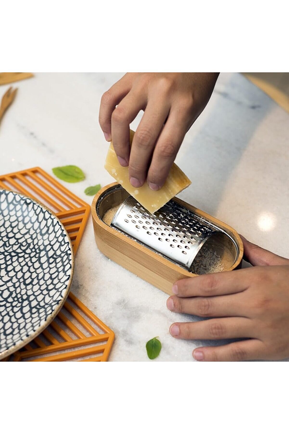 STOREMAX mrtshoppng Bambu Sarımsak, Peynir Rendesi ve Saklama Kavanozu, Paslanmaz Çelik ve Bambu Malzemeden Ü