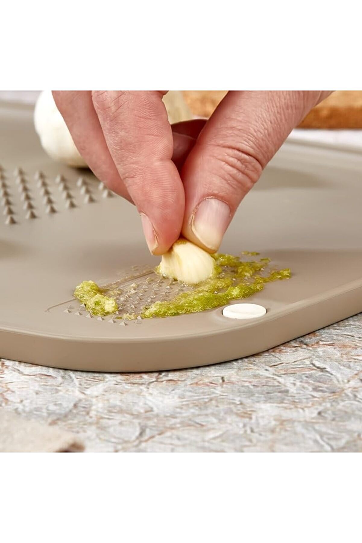 Çi̇ft Taraflı Kaydırmaz Kesi̇m Panosu – Sarımsak Rendeleme Bölmeli̇, Et Ve Balık Sabi̇tleyi̇ci̇