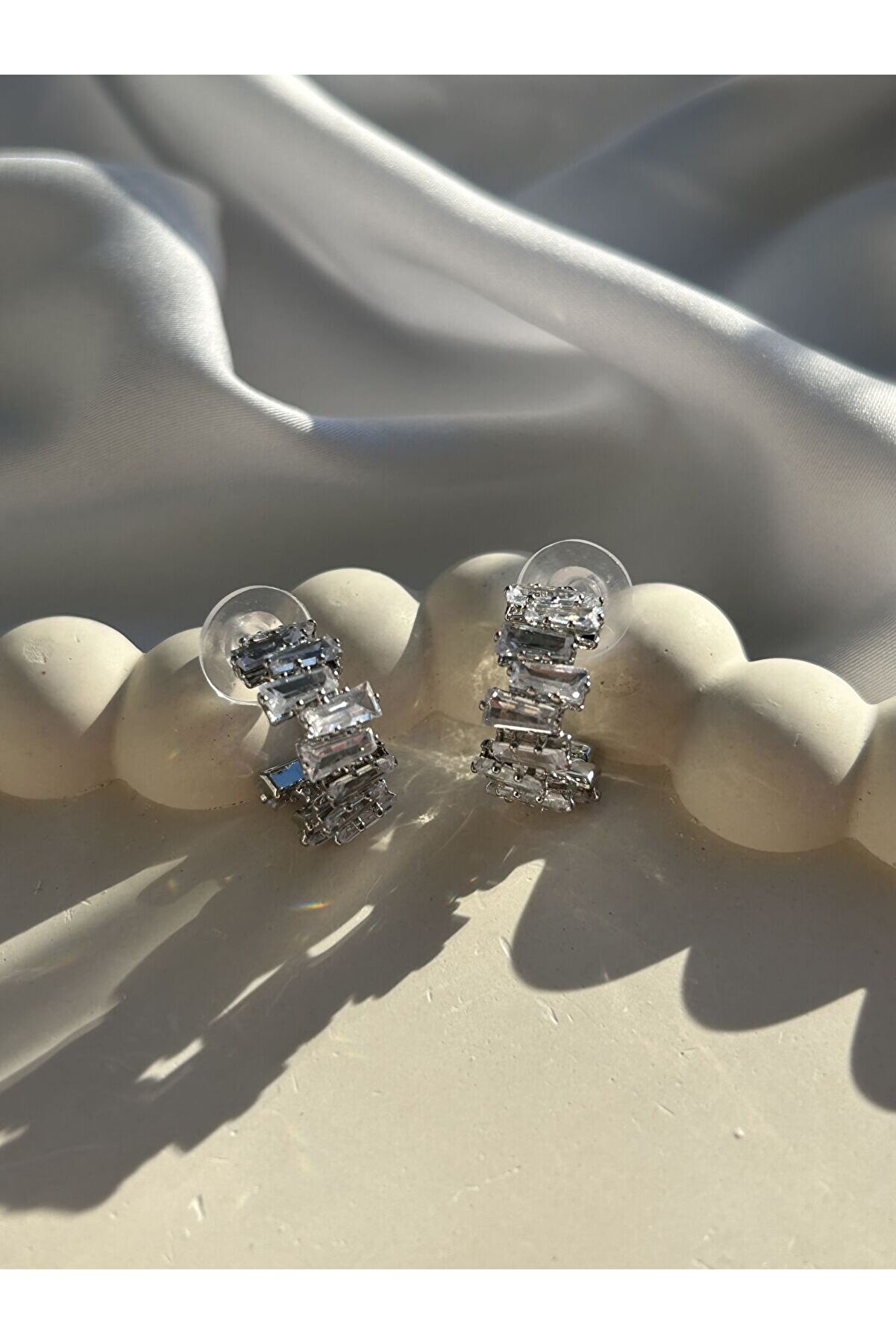 Ateli̇er Emi̇ne Zi̇rkon Baget Halka Küpe