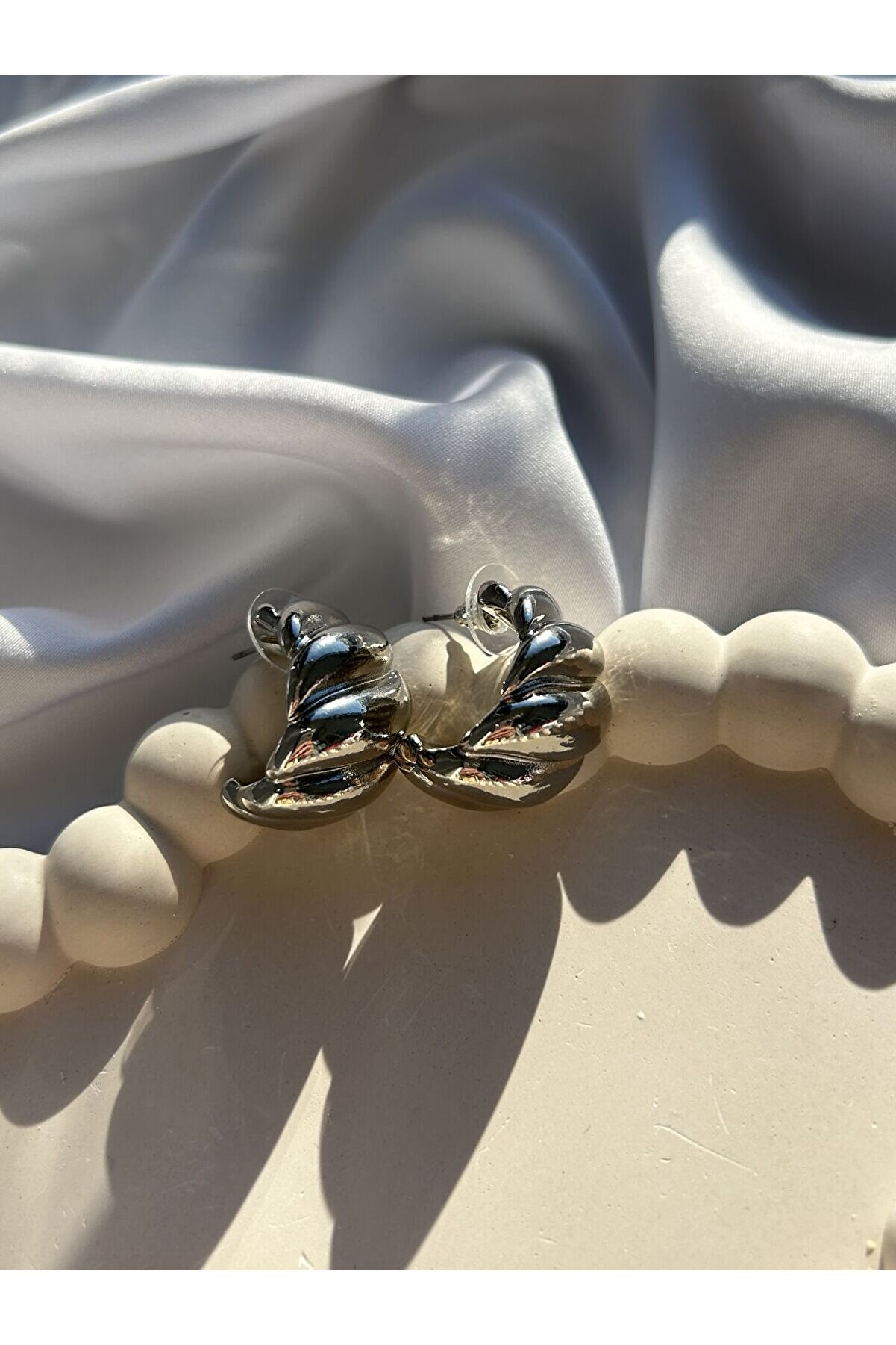 Ateli̇er Emi̇ne Dalgalı Bombe Küpe