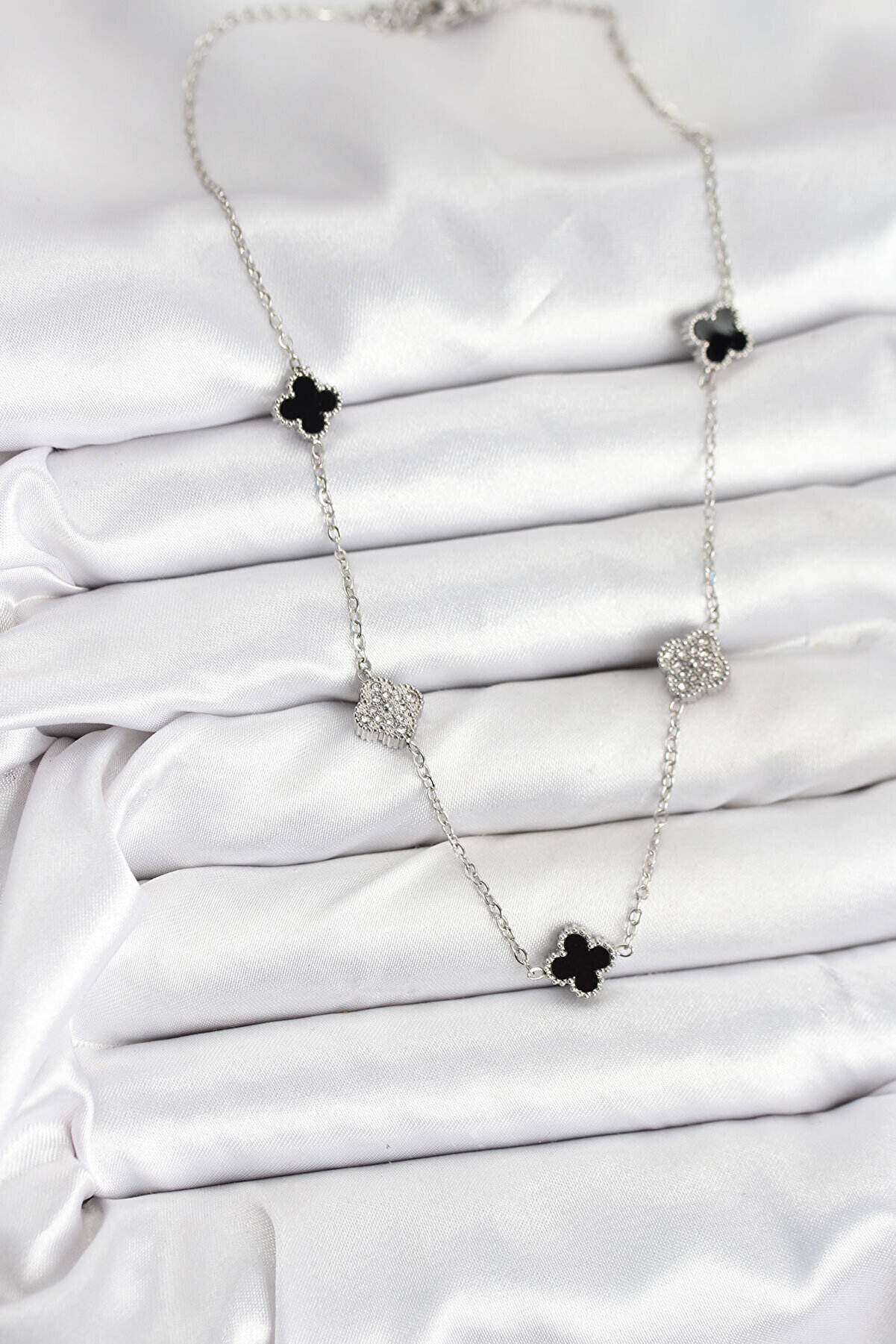 316L Çeli̇k Zi̇nci̇r Gümüş Renk Si̇yah Ve Zi̇rkon Taşlı Baby Boy Yonca Kadın Ke