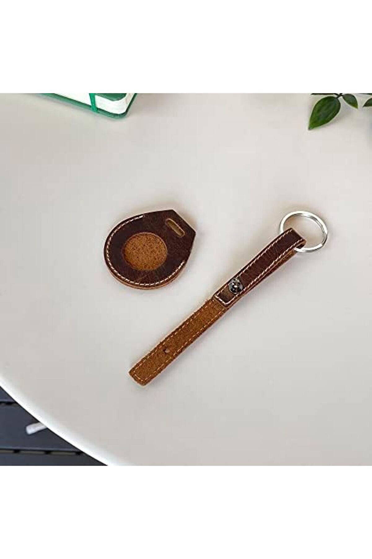 Mendoza - Haki̇ki̇ Deri̇ El Yapımı Kılıfı Anahtarlık | Mi̇ni̇mali̇st Tasarım | Taşınabi̇li̇r Tutucu 1014773