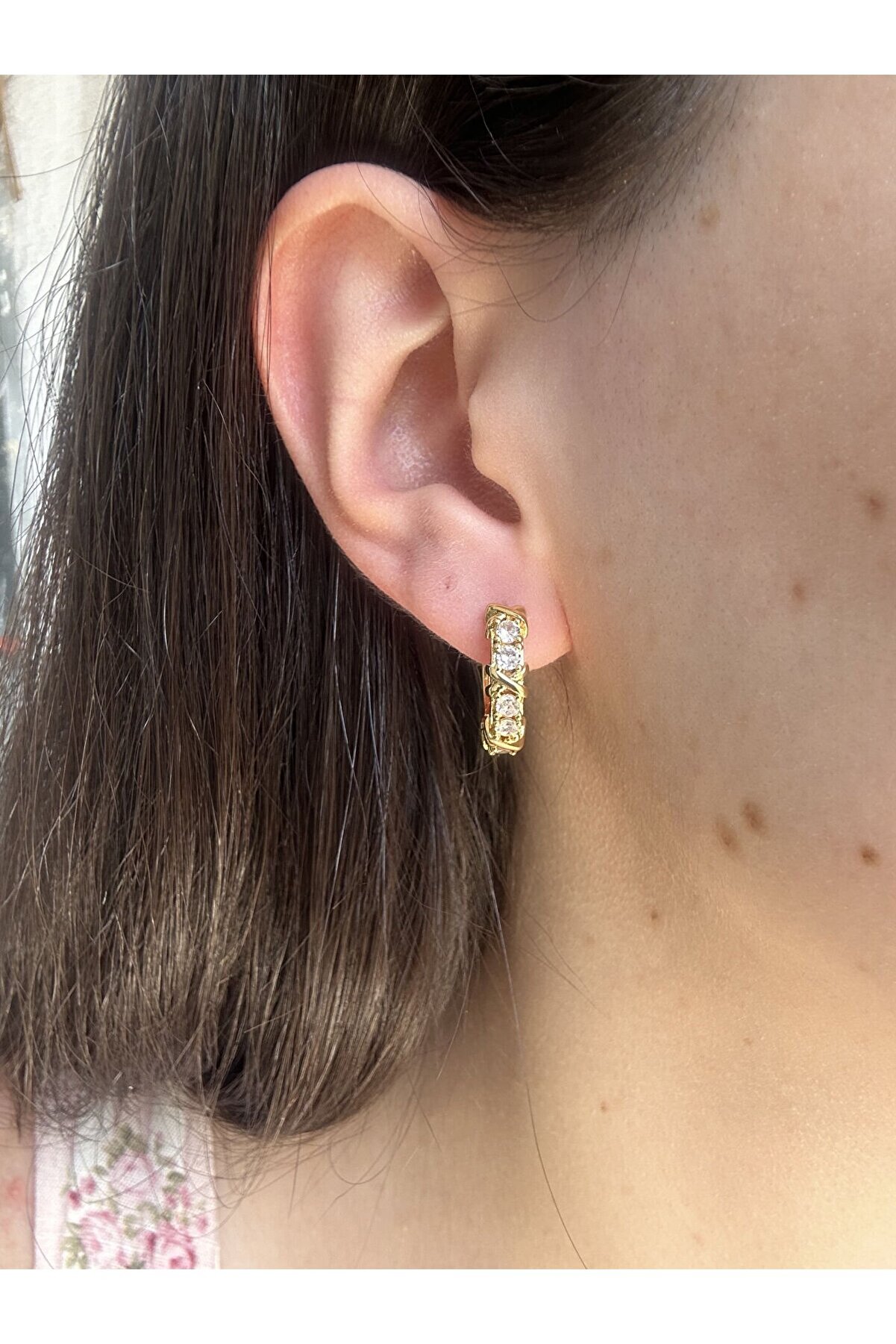 Ateli̇er Emi̇ne Zi̇rkon Taş Detaylı Halka Küpe