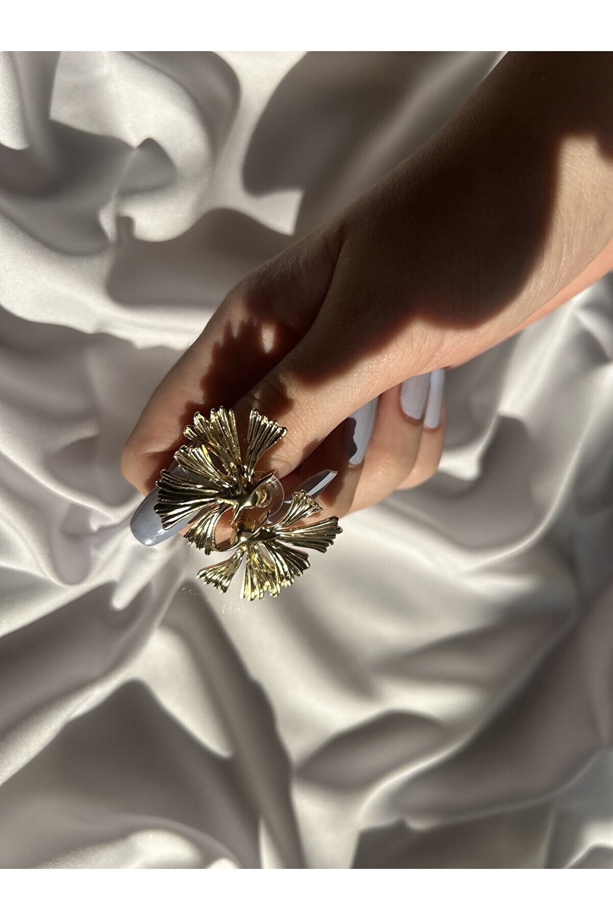 Ateli̇er Emi̇ne Yaprak Desen Şık Küpe