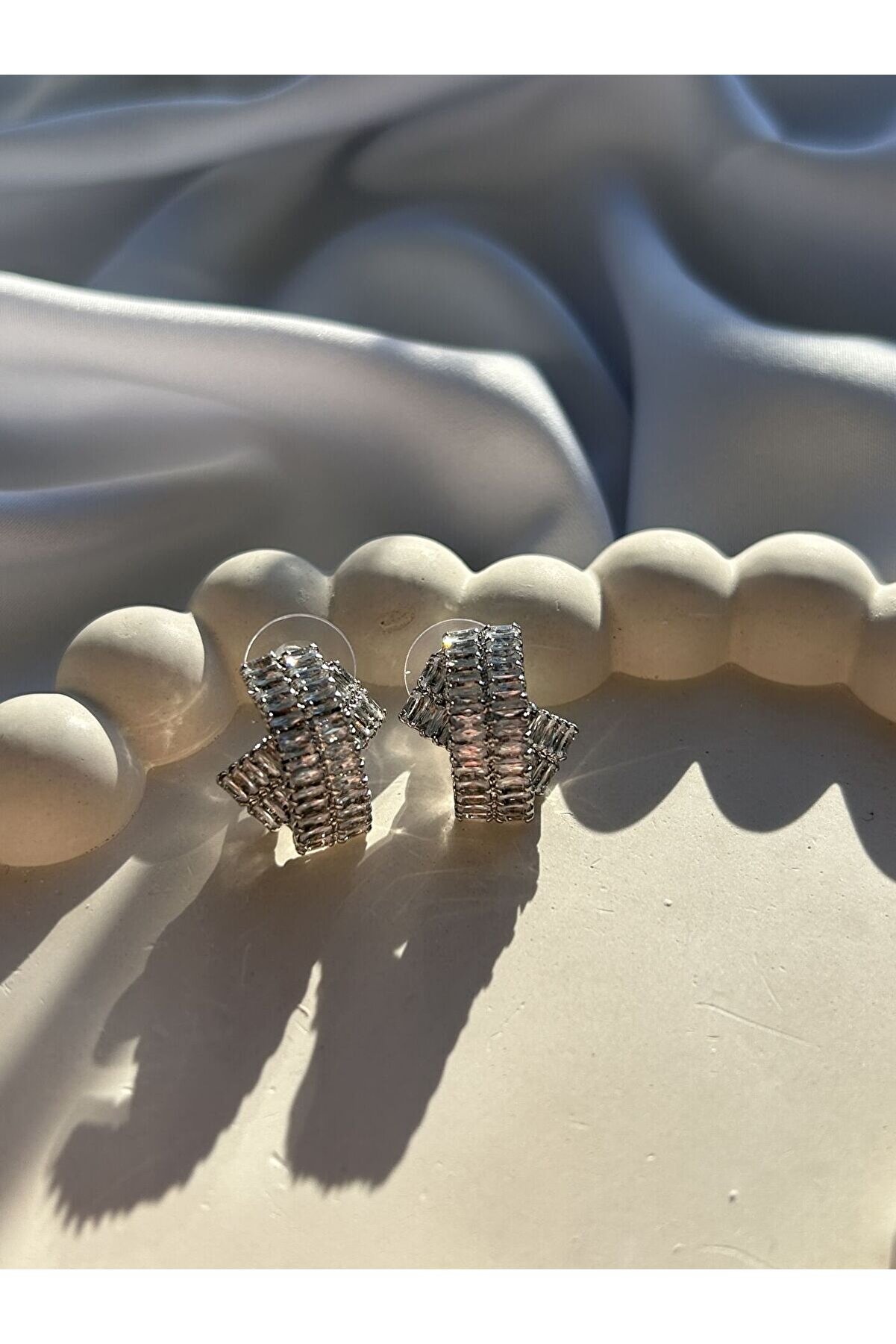 Ateli̇er Emi̇ne Zi̇rkon Taş Çapraz Küpe