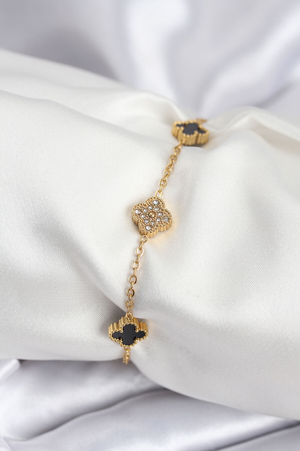 Toptan Bulurum 316L Çelik Gold Renk Siyah ve Zirkon Taşlı Baby Boy Yonca Kadın Bileklik