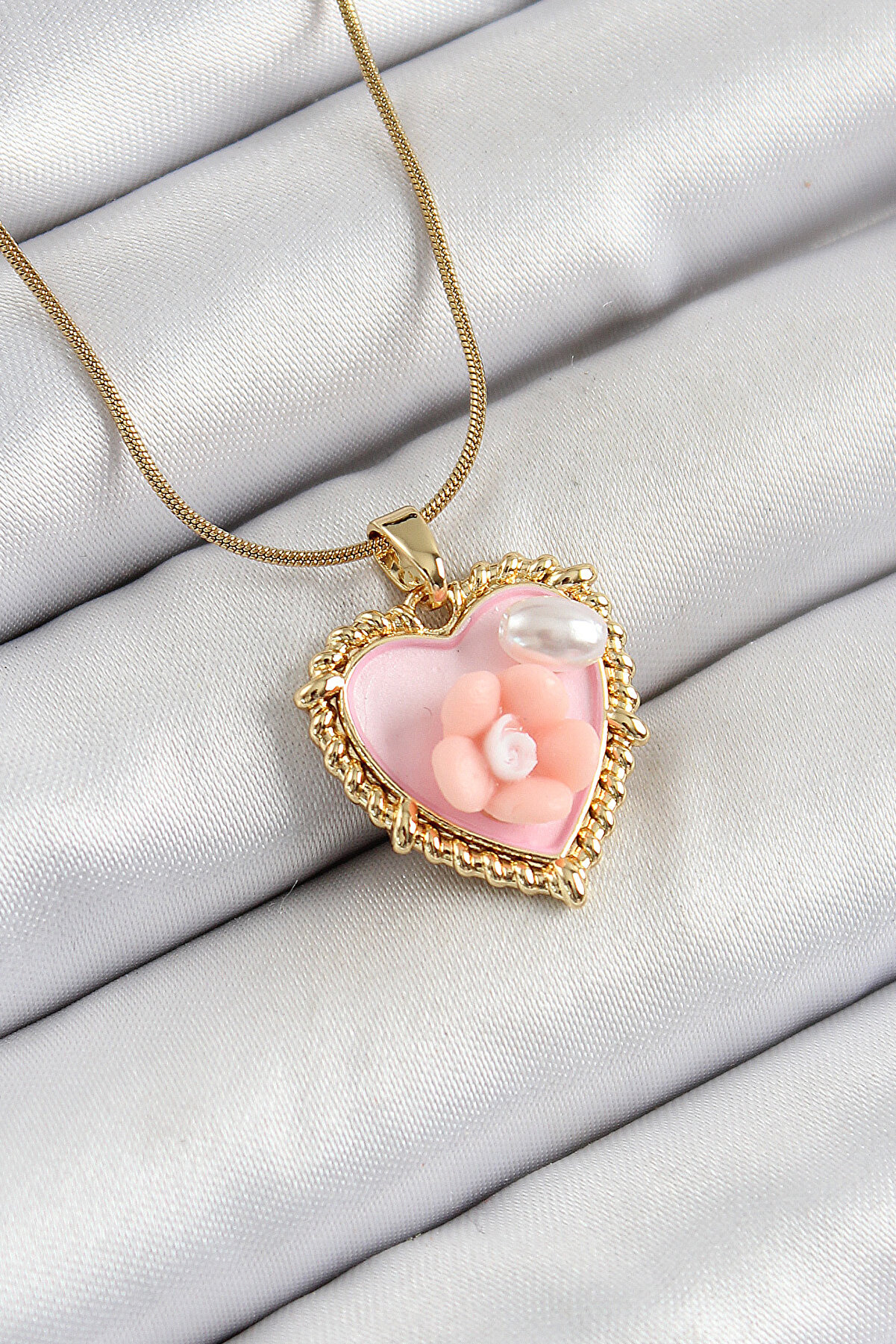 Toptan Bulurum 316L &Ccedil;elik Zincir Pembe Sanatsal Portre İnci Detaylı Papatya Fig&uuml;rl&uuml; Kalp Model Gold Renk Kadın Ke