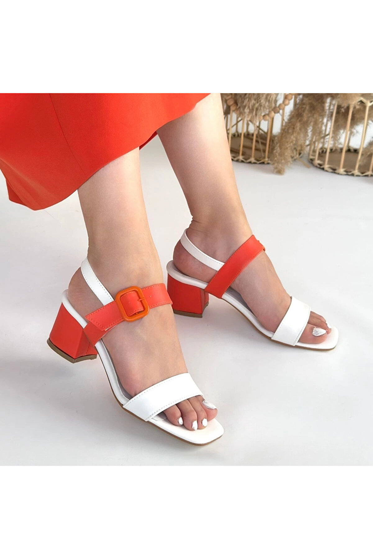 Bi̇lfold Year Beyaz Ci̇lt Tcu Detaylı Topuklu Ayakkabı