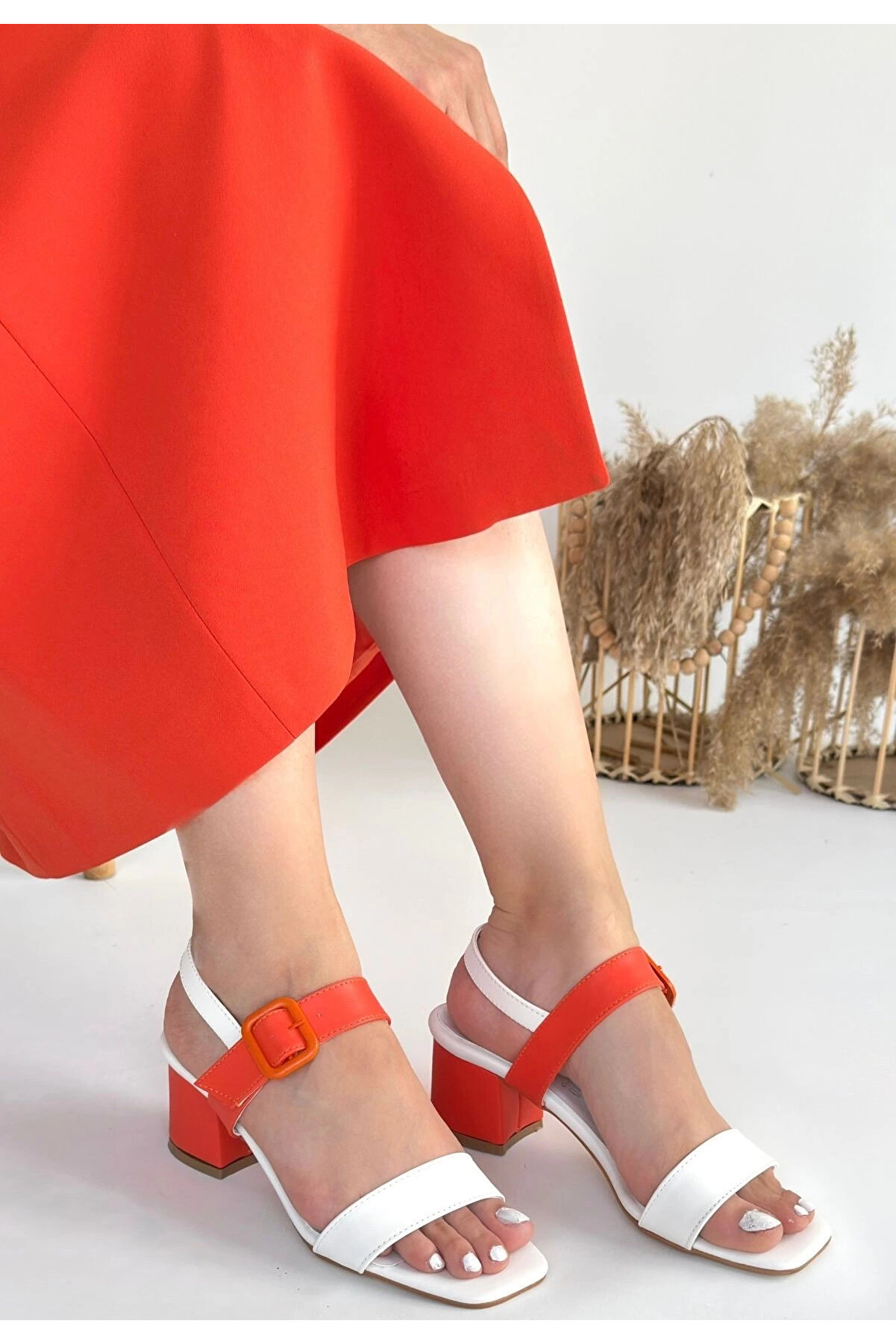 Bi̇lfold Year Beyaz Ci̇lt Tcu Detaylı Topuklu Ayakkabı