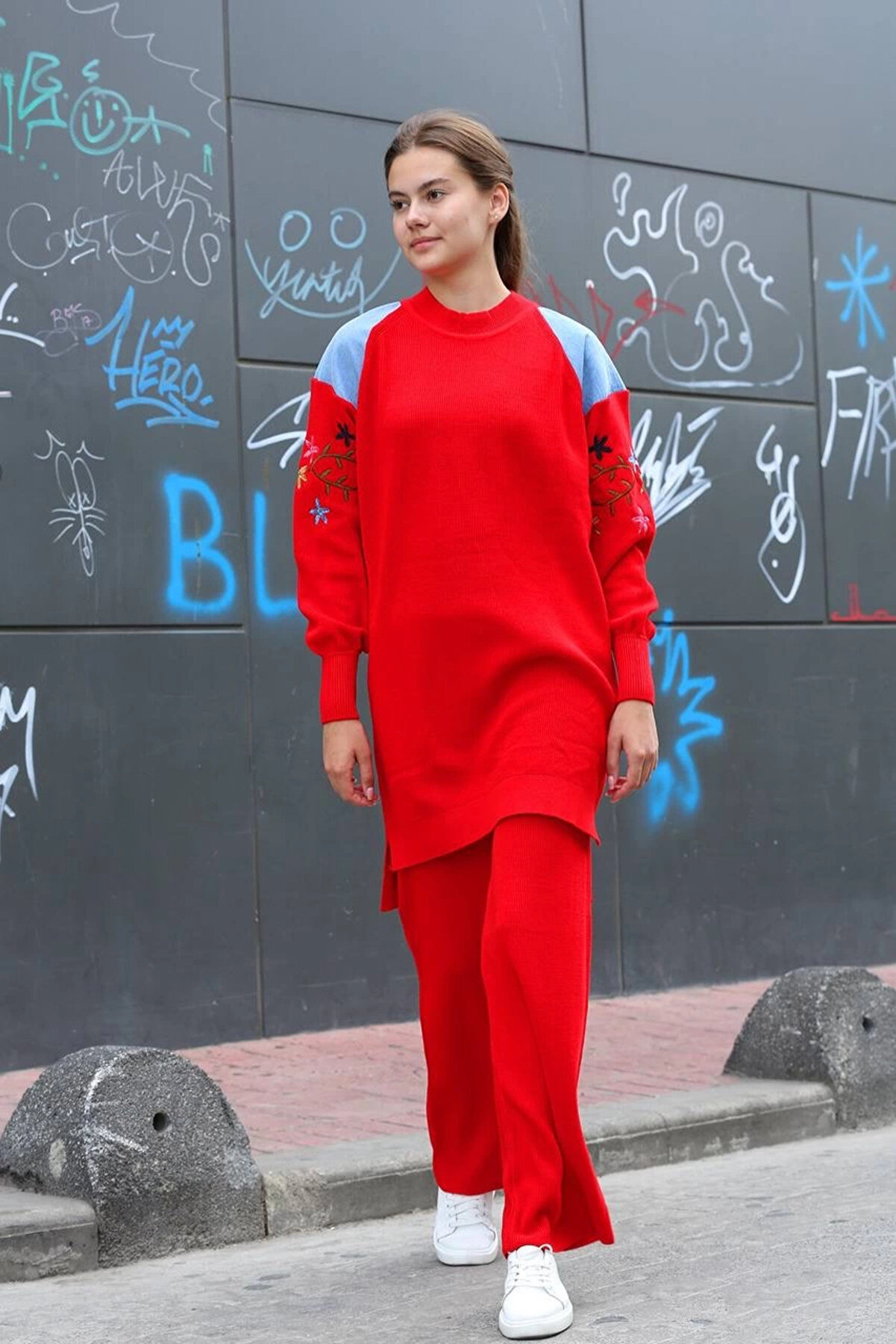 Nuvıraa Omuz Detaylı Kol Nakışlı İki̇li̇ Alt &Uuml;st Tri̇ko Takım Kırmızı