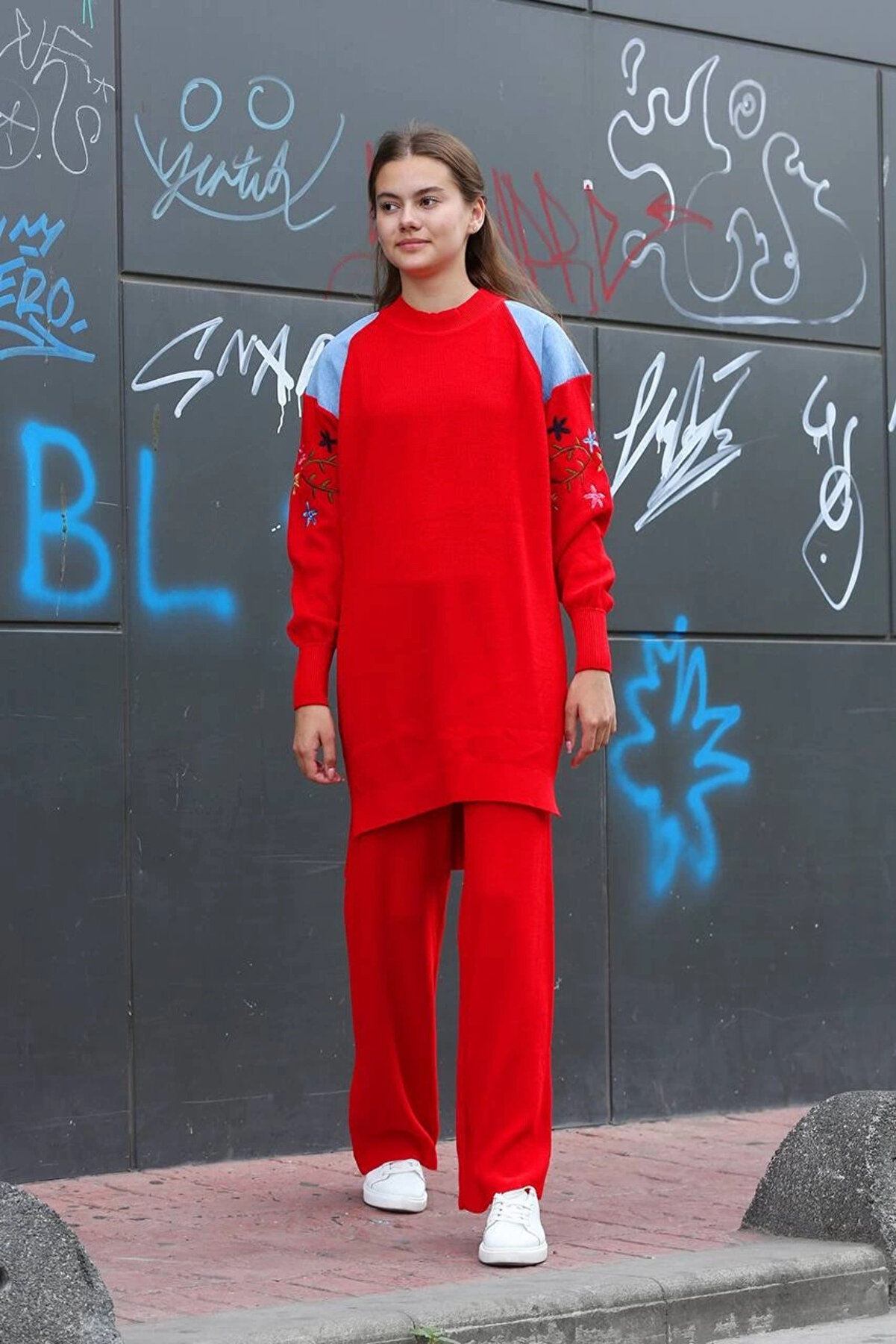 Nuvıraa Omuz Detaylı Kol Nakışlı İki̇li̇ Alt &Uuml;st Tri̇ko Takım Kırmızı