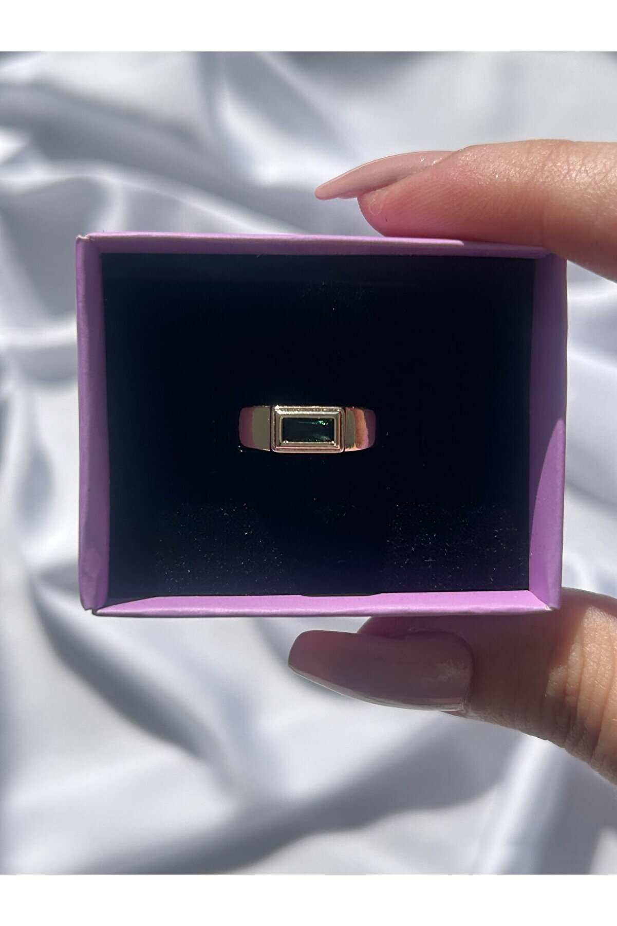 Ateli̇er Emi̇ne Yeşi̇l Taşlı Retro Yüzük